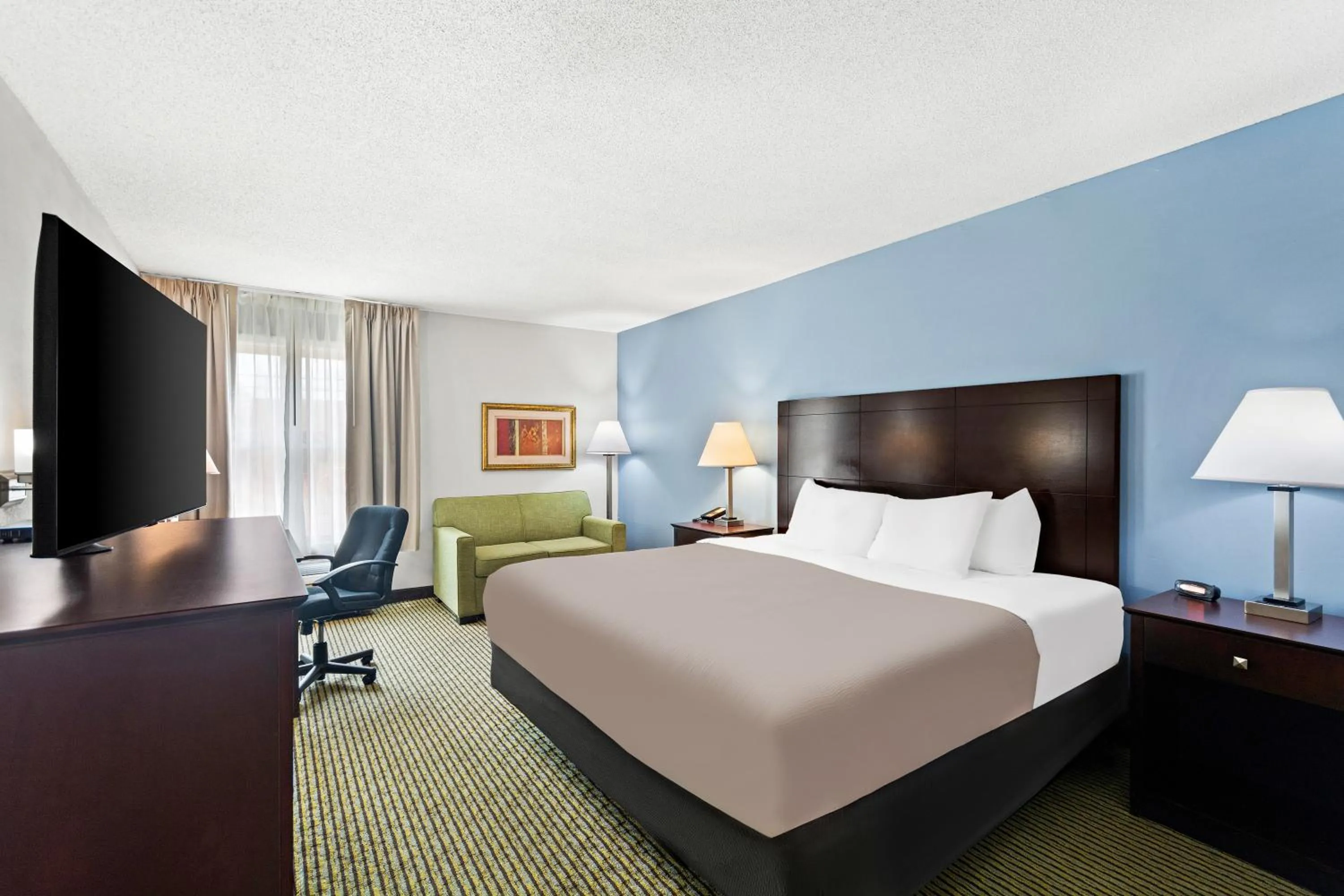 Bed in Quality Inn Dry Ridge