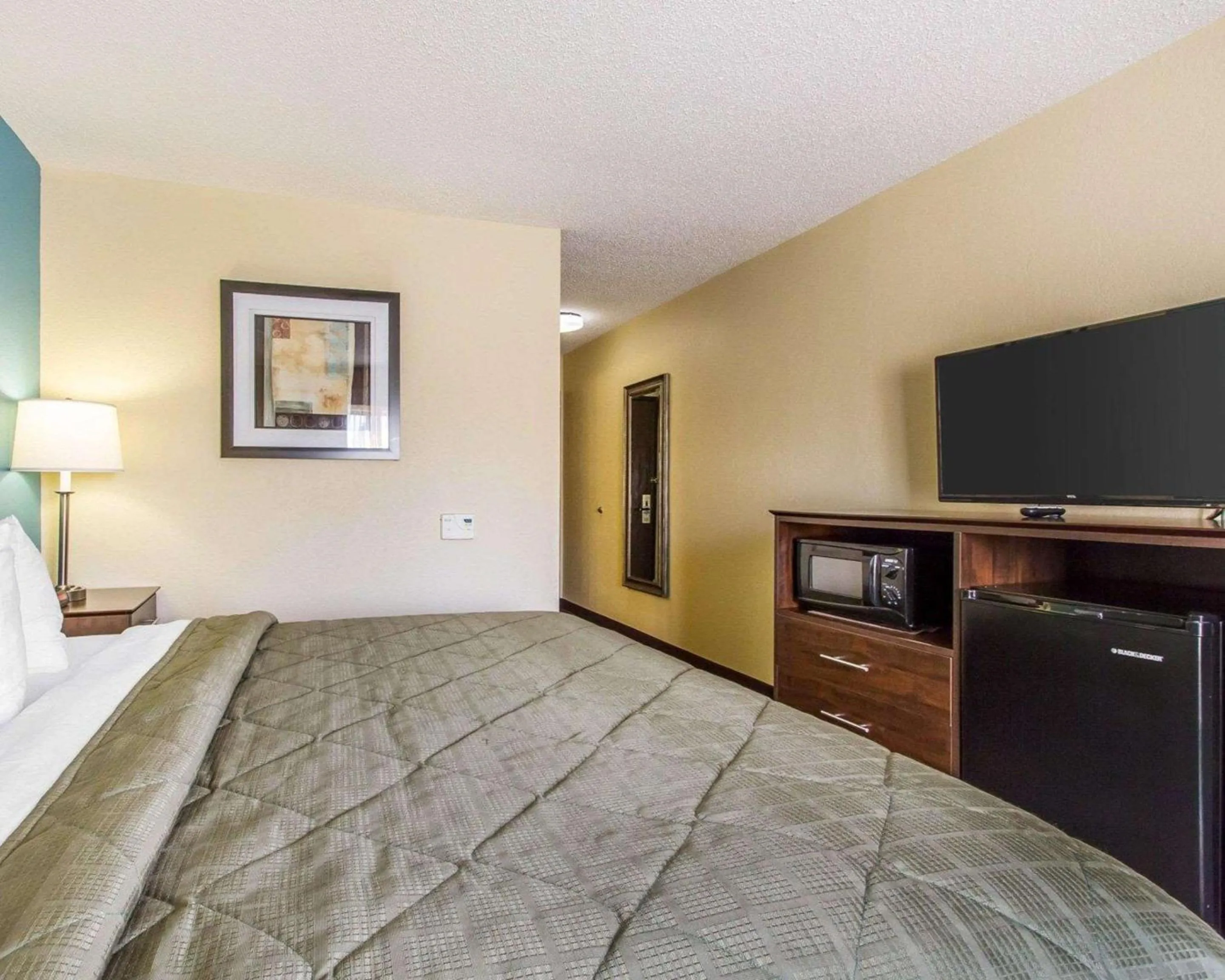 Photo of the whole room, Bed in Quality Inn Murray University Area