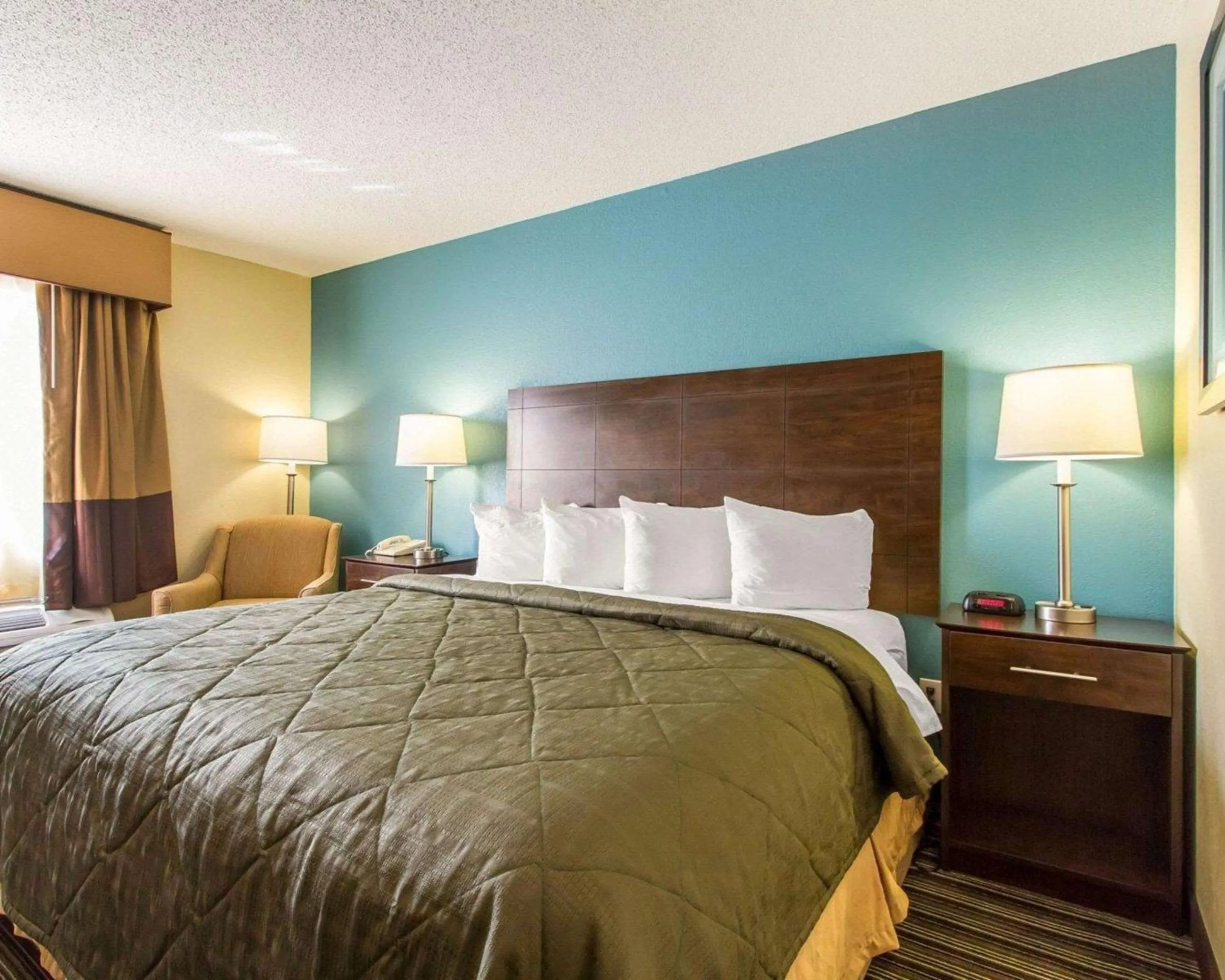 Photo of the whole room, Bed in Quality Inn Murray University Area