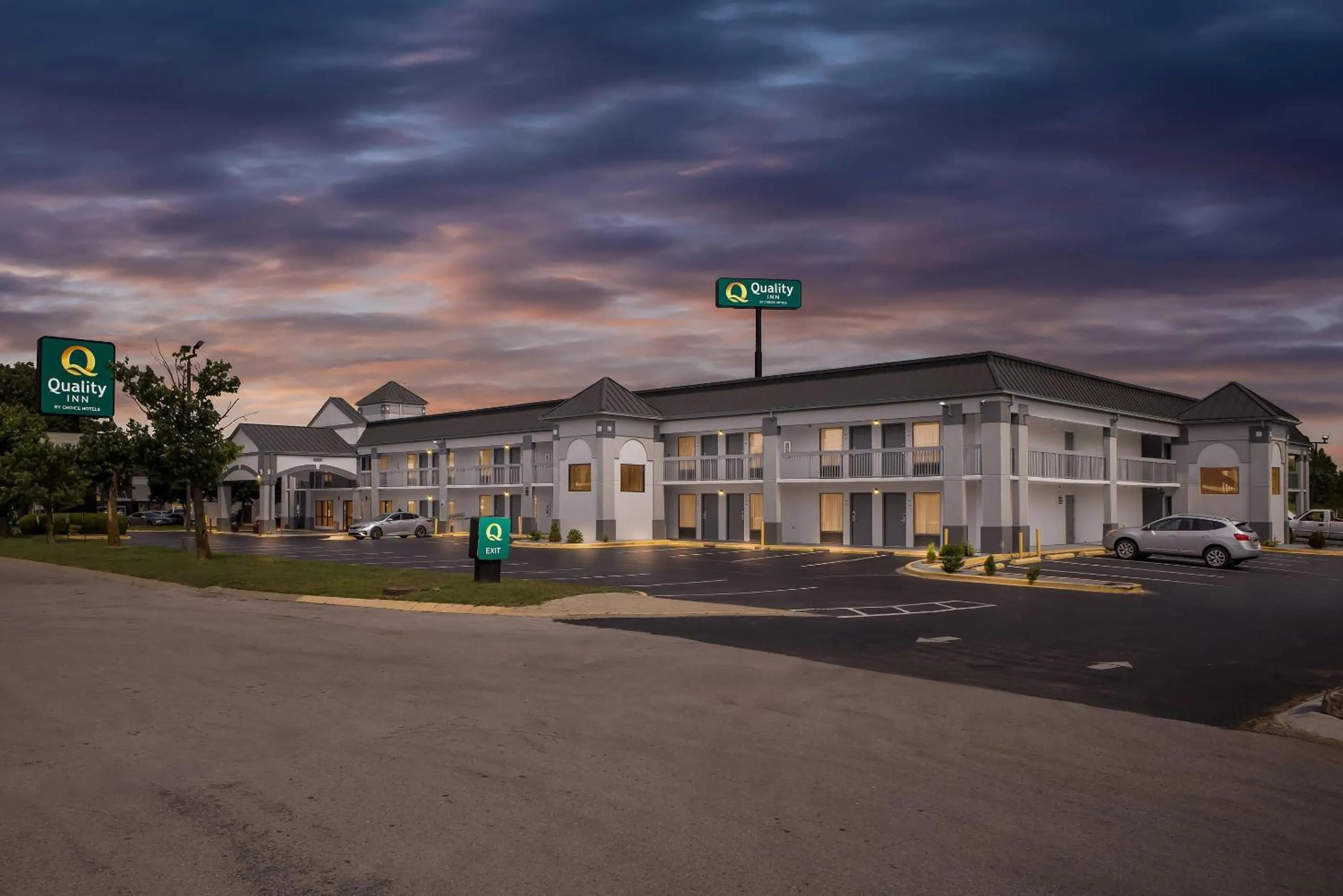 Property building in Quality Inn Oak Grove Fort Campbell