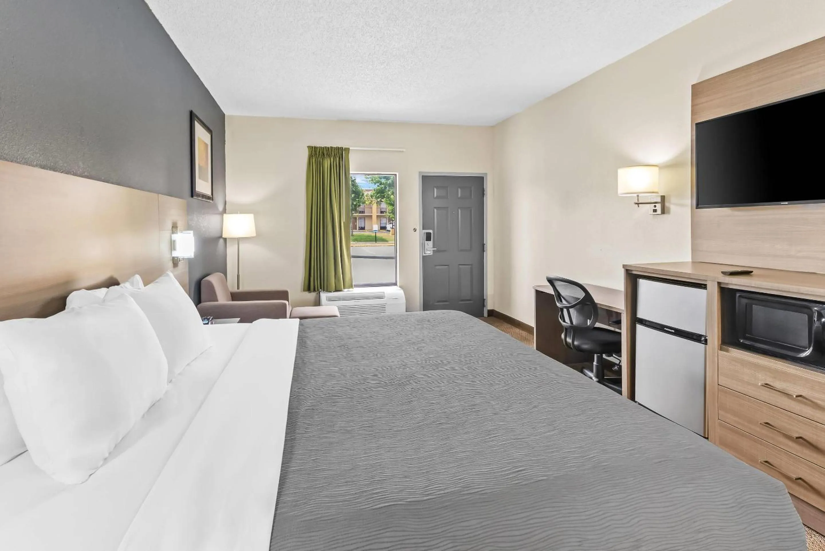 Bedroom, Bed in Quality Inn Oak Grove Fort Campbell