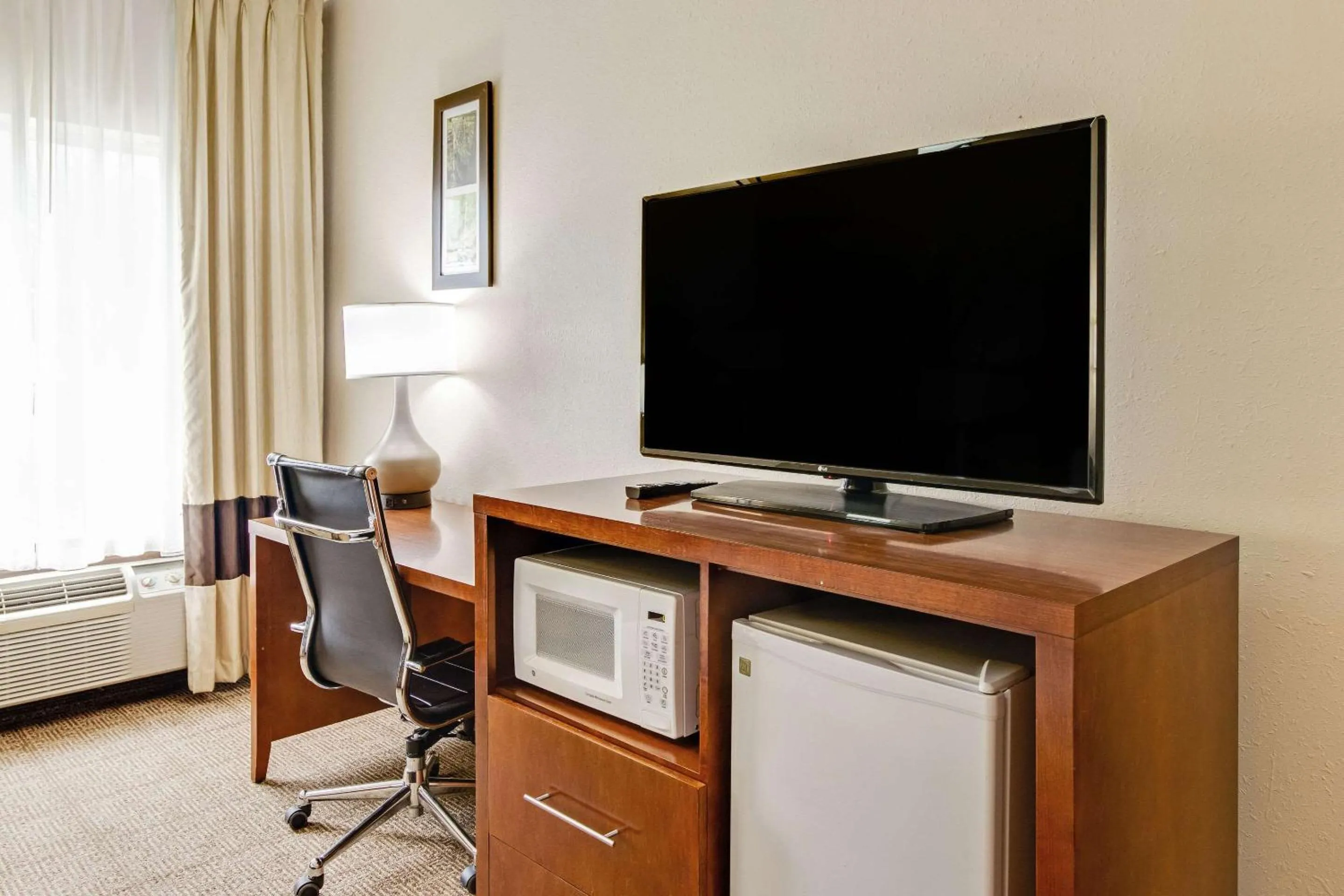 Bedroom in Comfort Inn Henderson - Evansville South