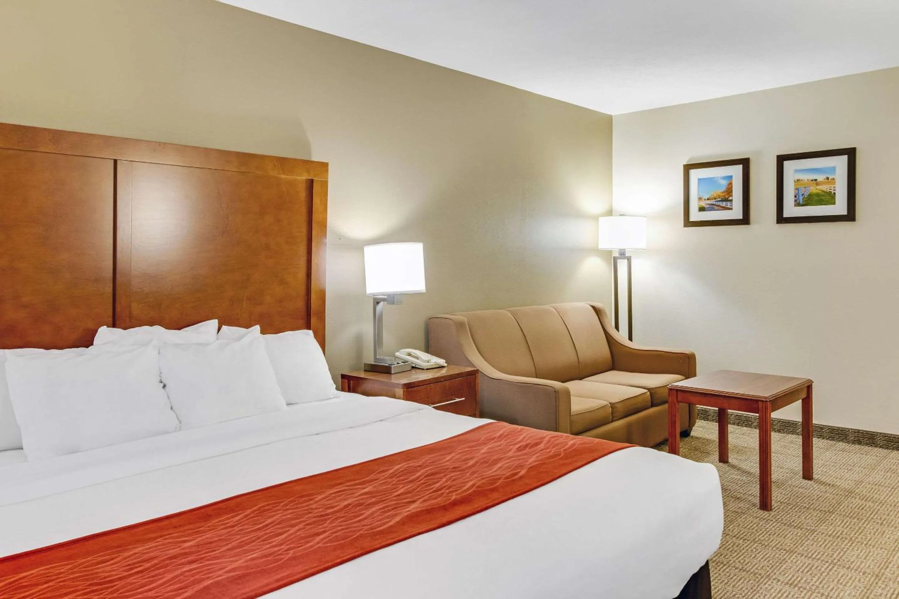 Bedroom, Bed in Comfort Inn Henderson - Evansville South