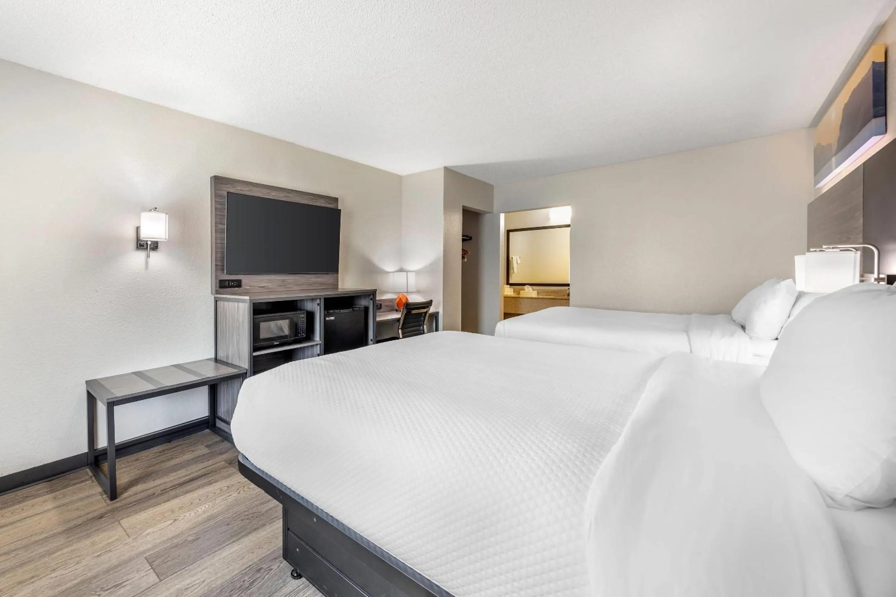 Bedroom, Bed in Quality Inn Glasgow