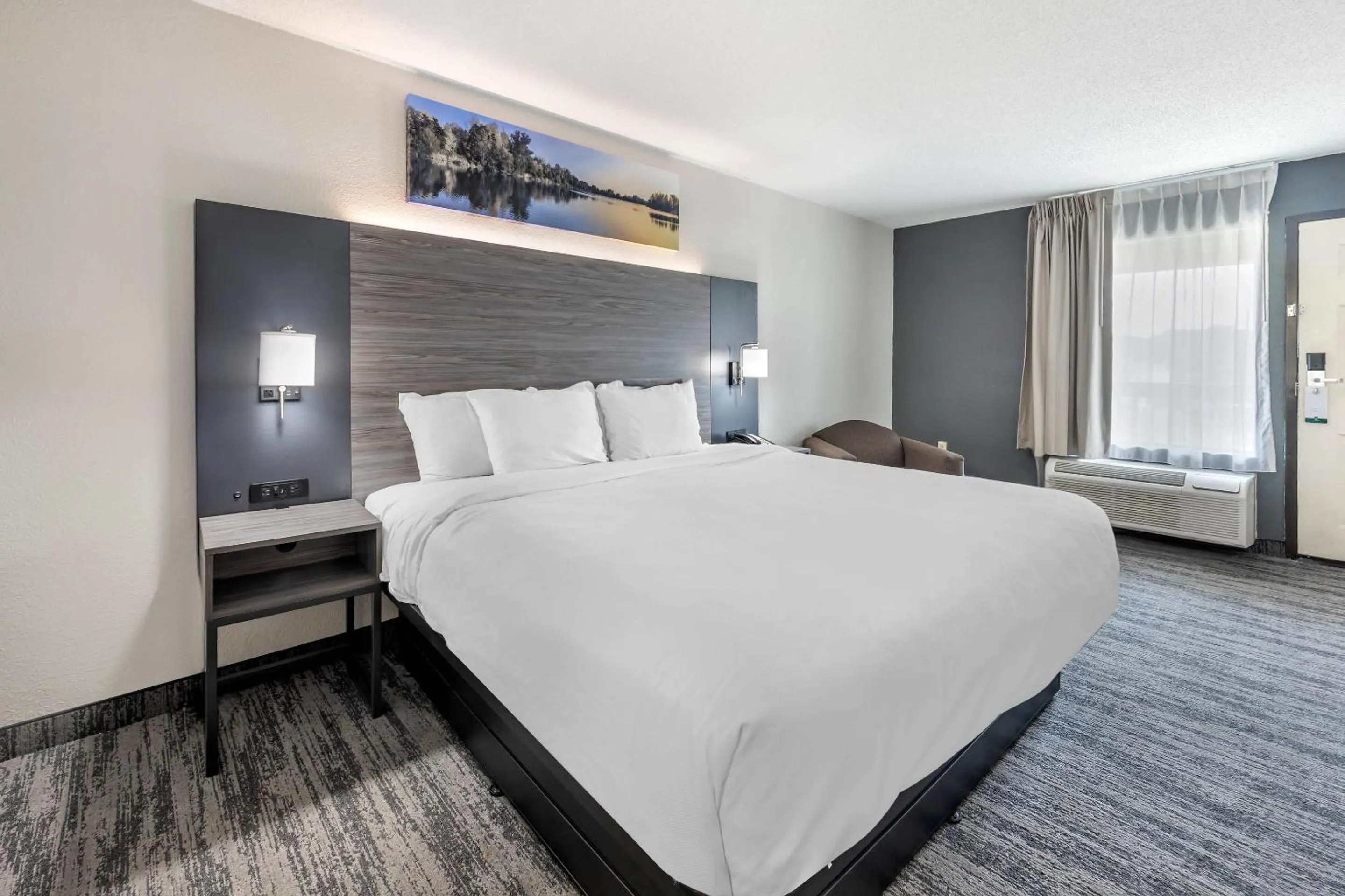 Bedroom, Bed in Quality Inn Glasgow