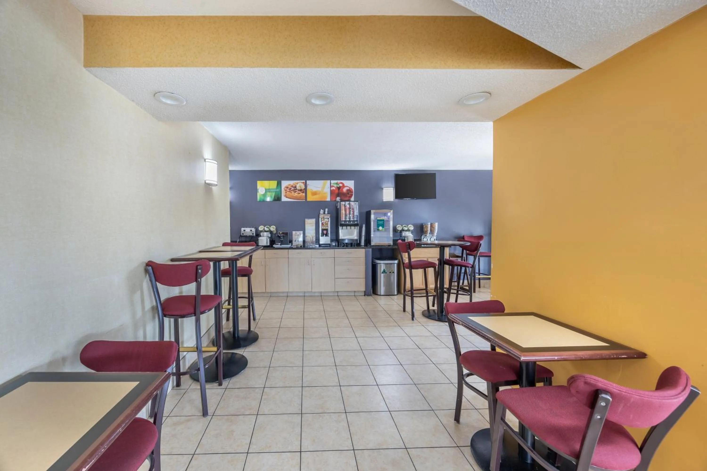 Restaurant/places to eat in Quality Inn Glasgow