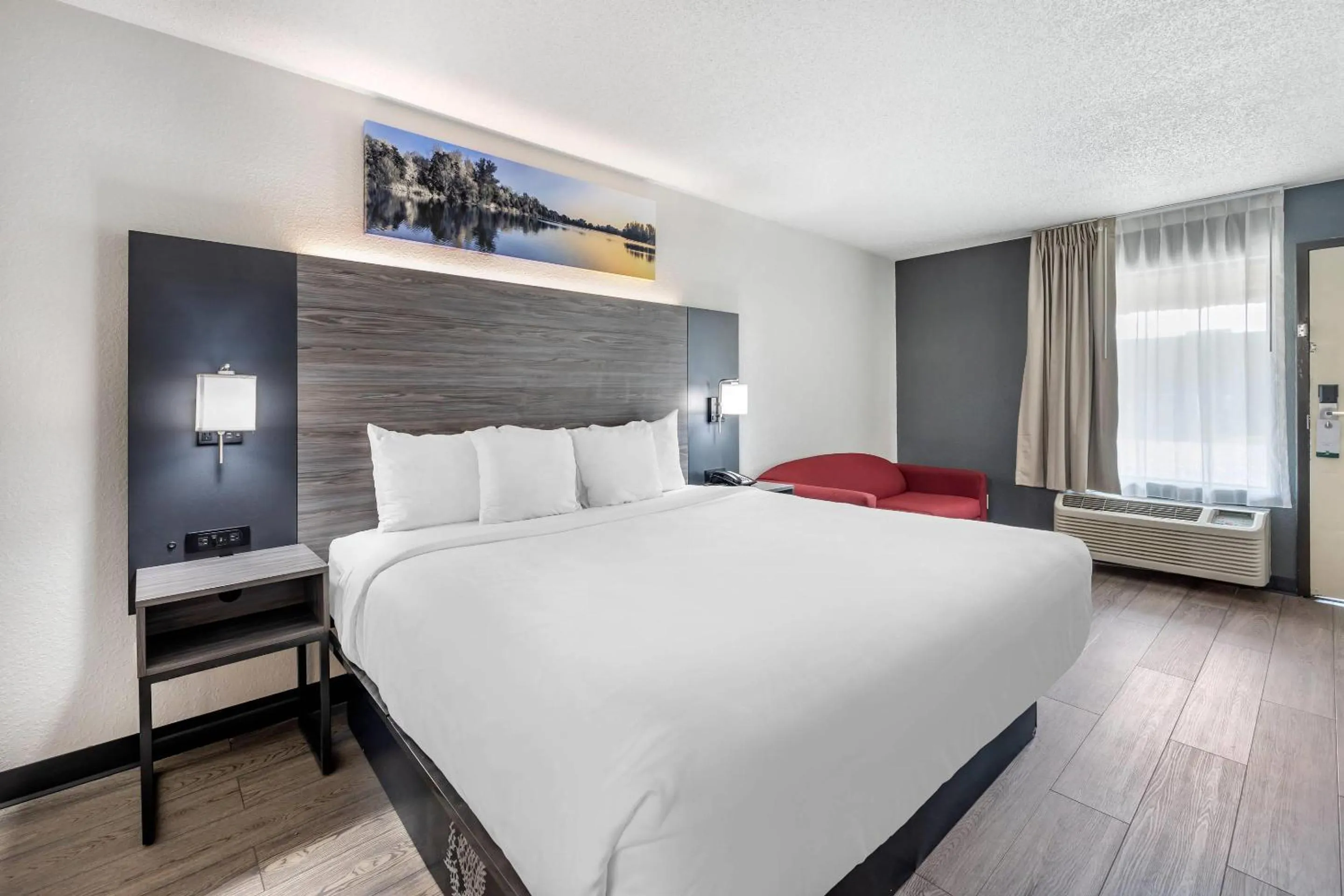 Bedroom, Bed in Quality Inn Glasgow