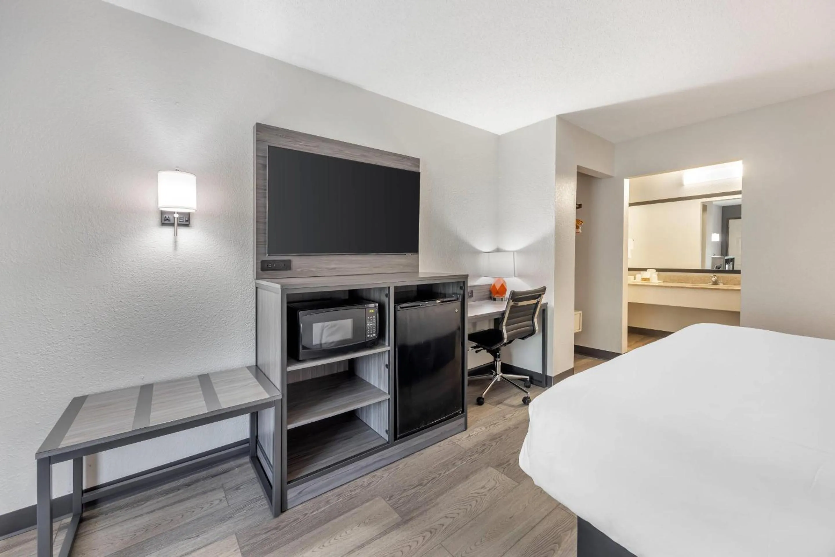 Bedroom, Bed in Quality Inn Glasgow