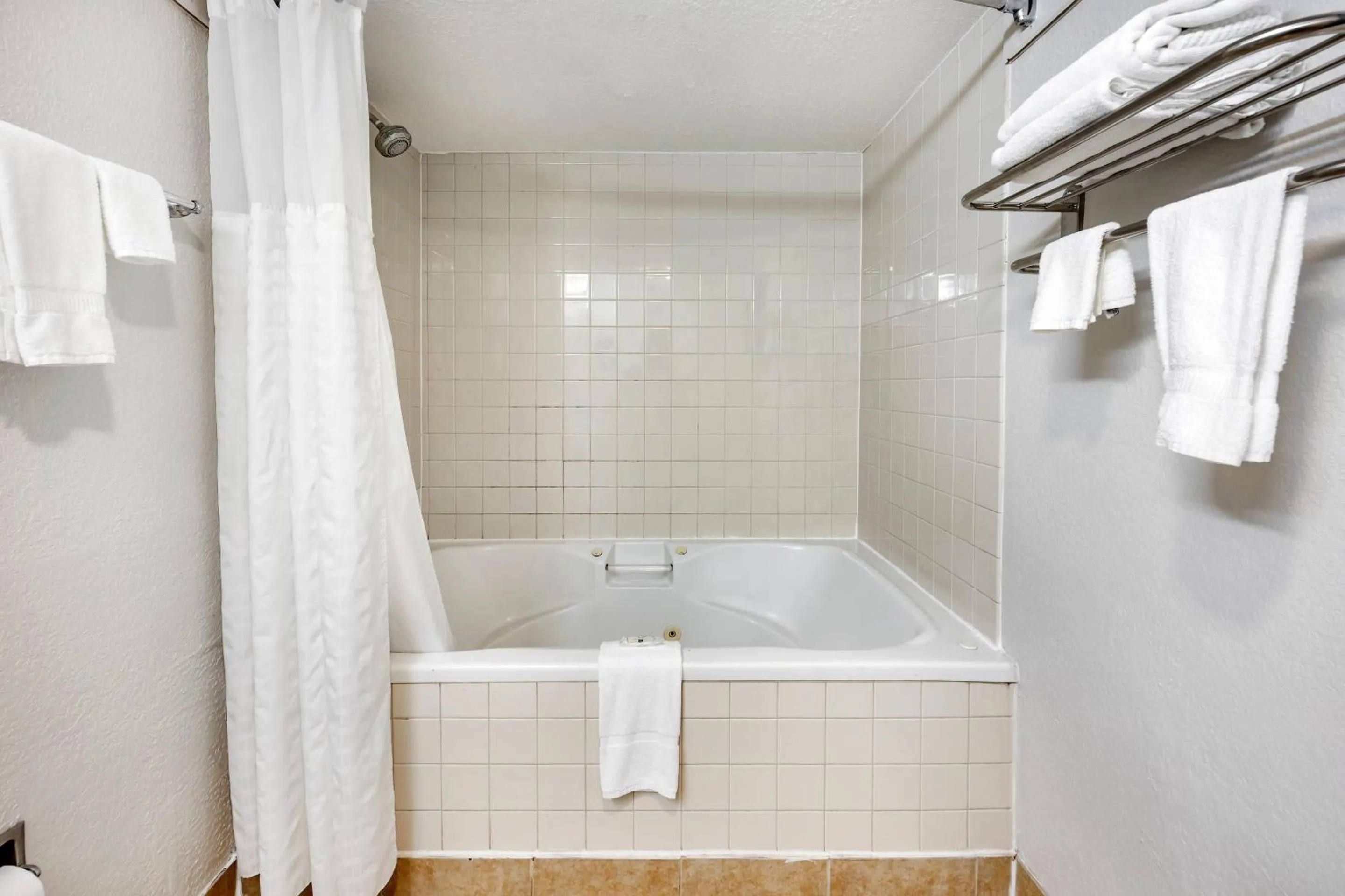 Bedroom in Quality Inn Glasgow