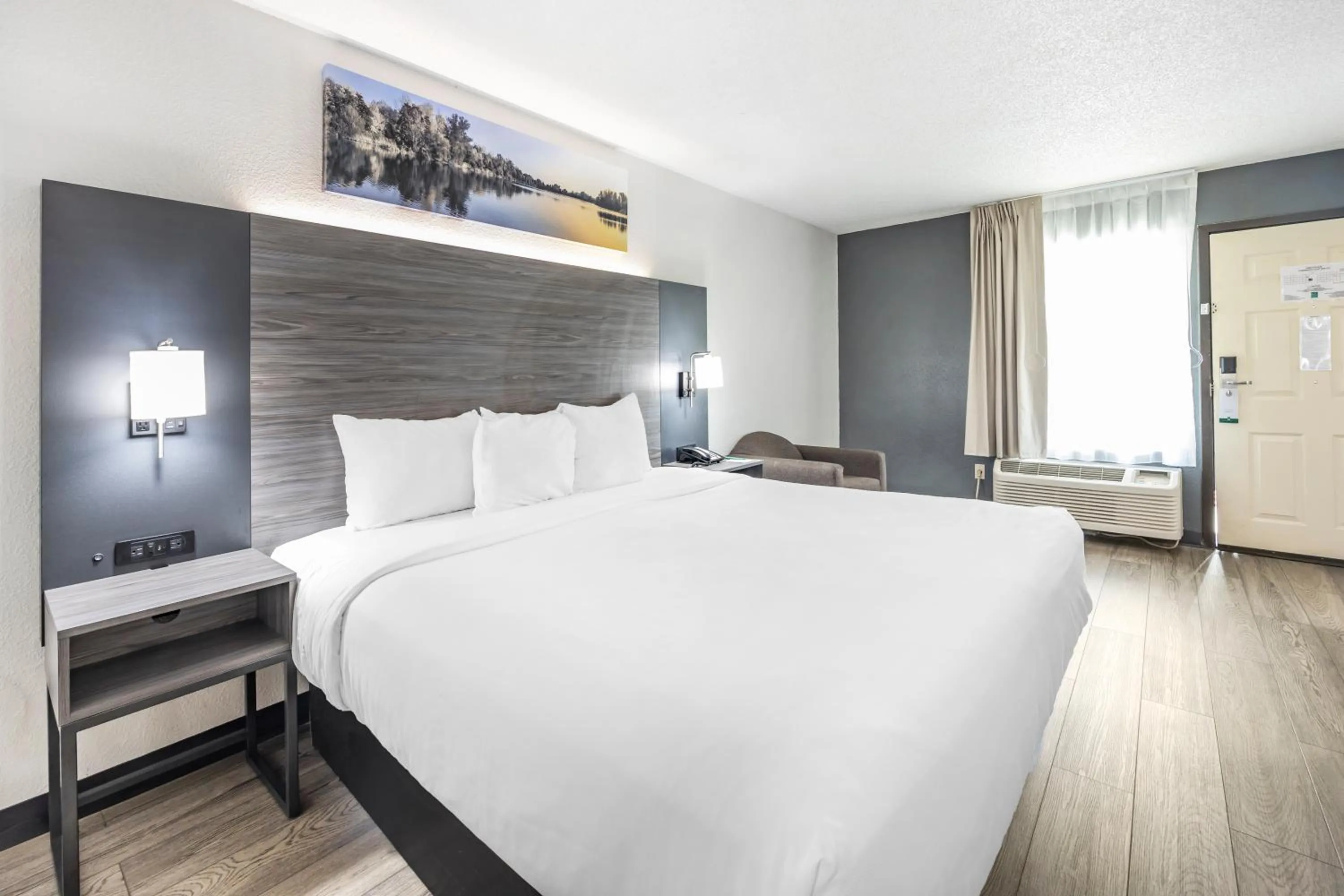 Bedroom, Bed in Quality Inn Glasgow