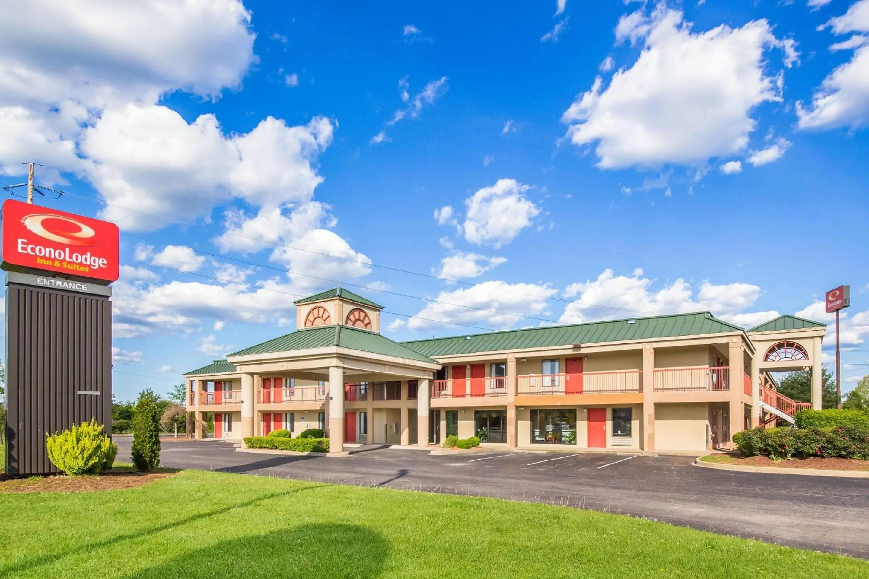 Property building in Econo Lodge Inn & Suites I-65
