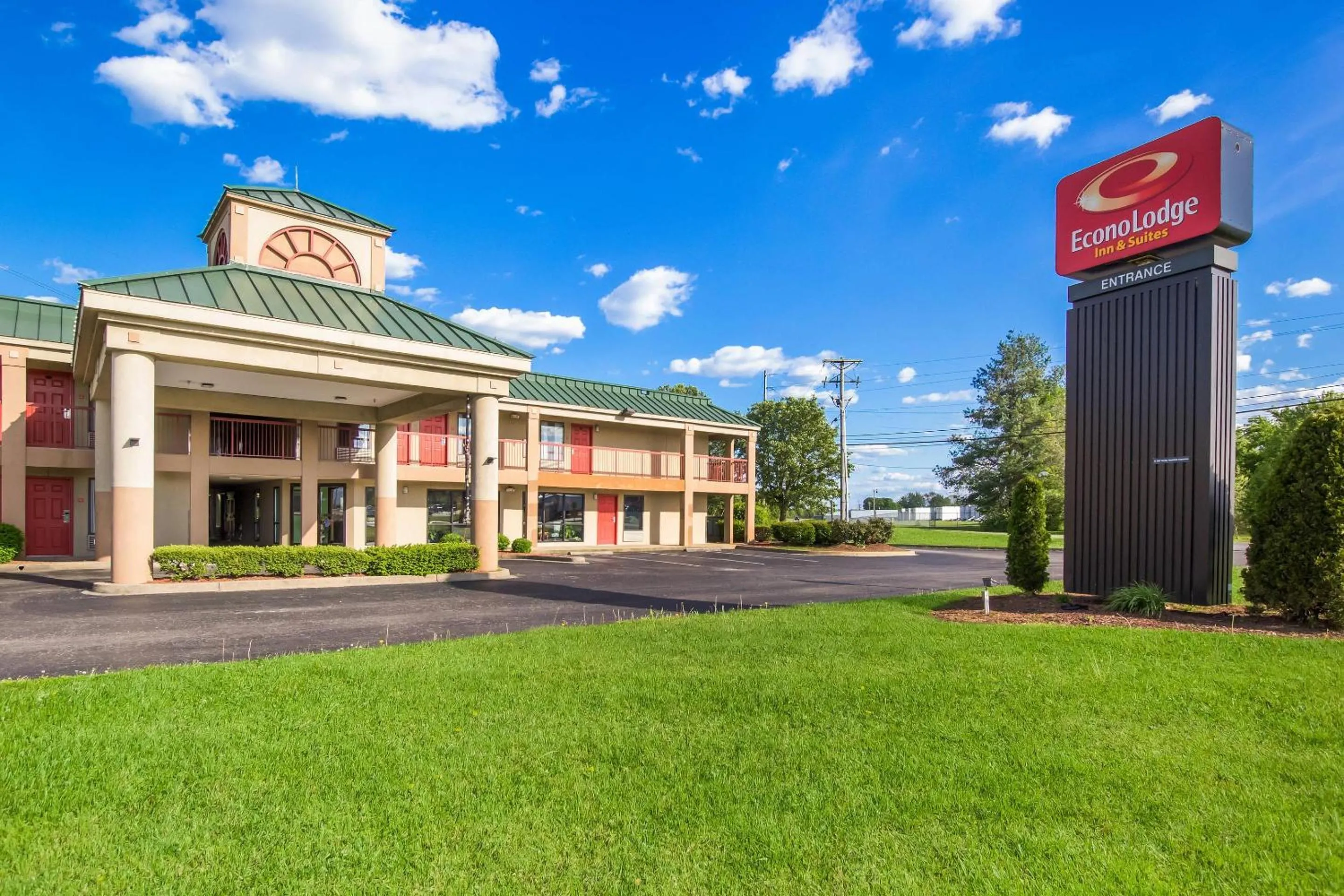 Property building in Econo Lodge Inn & Suites I-65