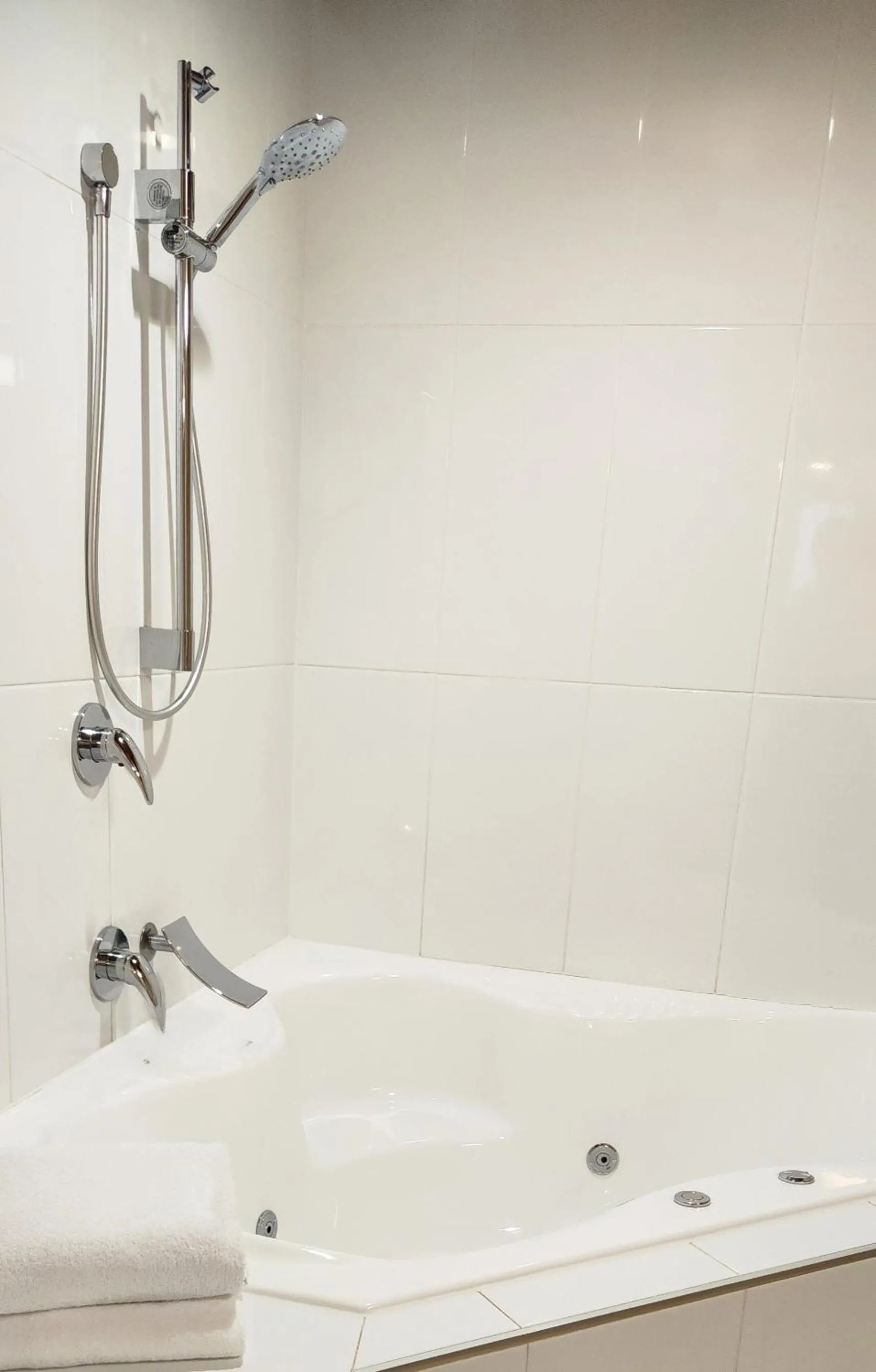 Shower in Pavilion On Northbourne