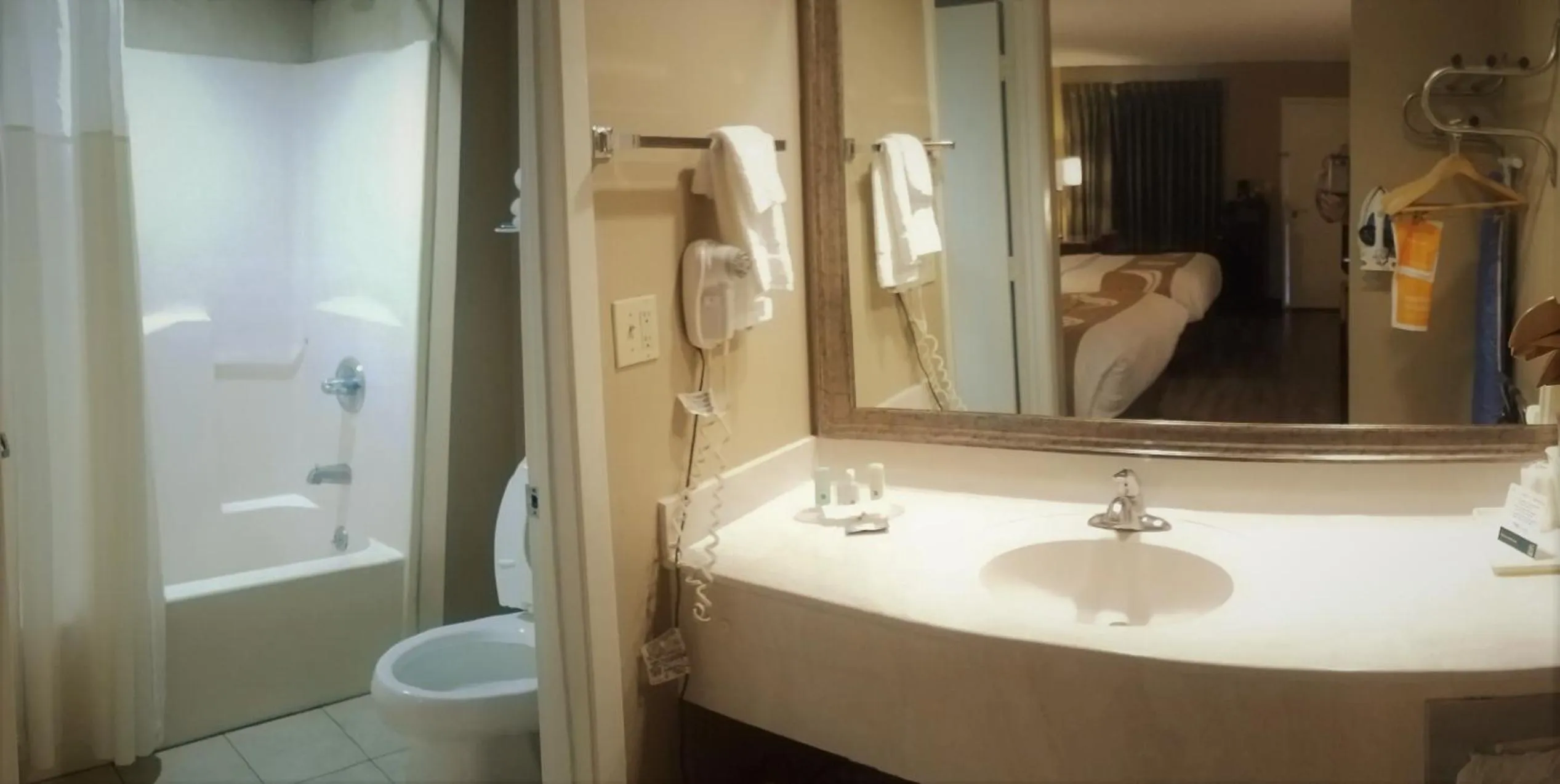 Bathroom in Quality Inn Alexandria