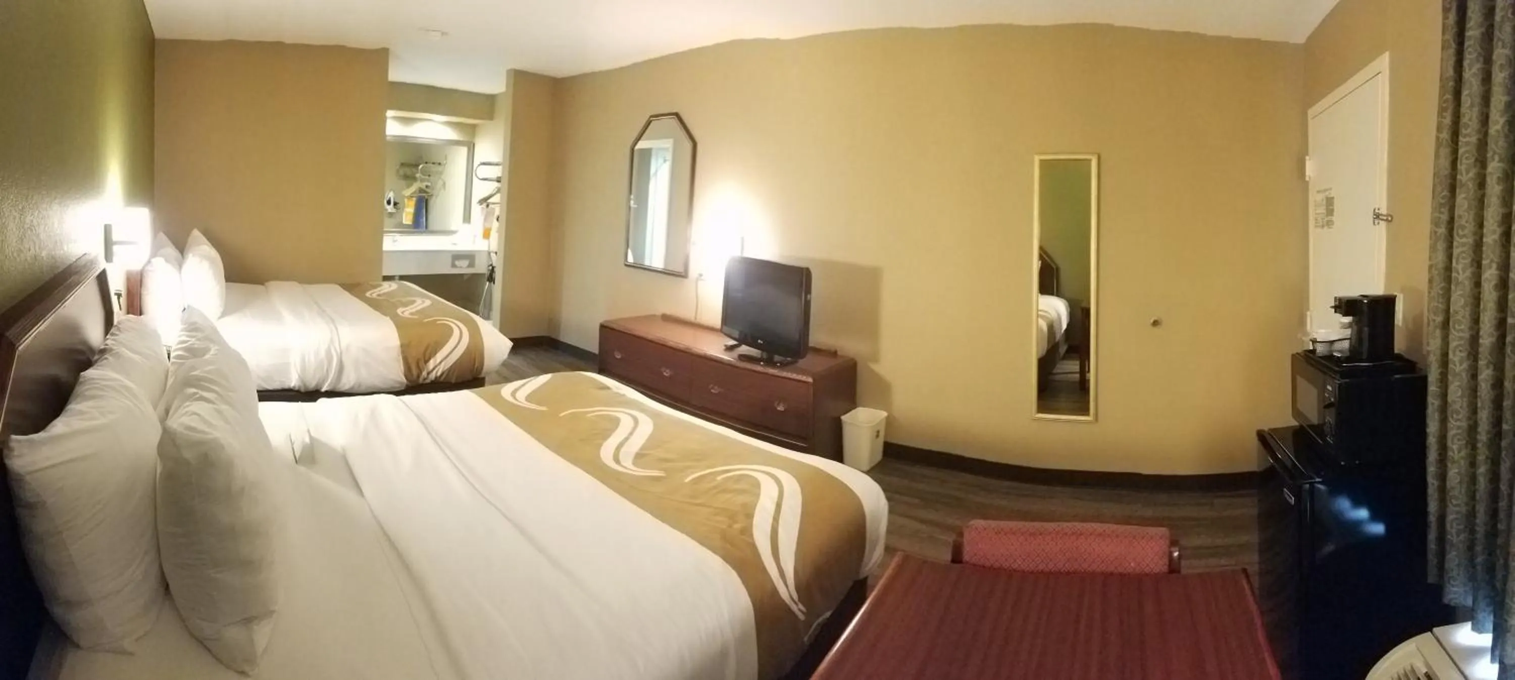 Photo of the whole room, Bed in Quality Inn Alexandria