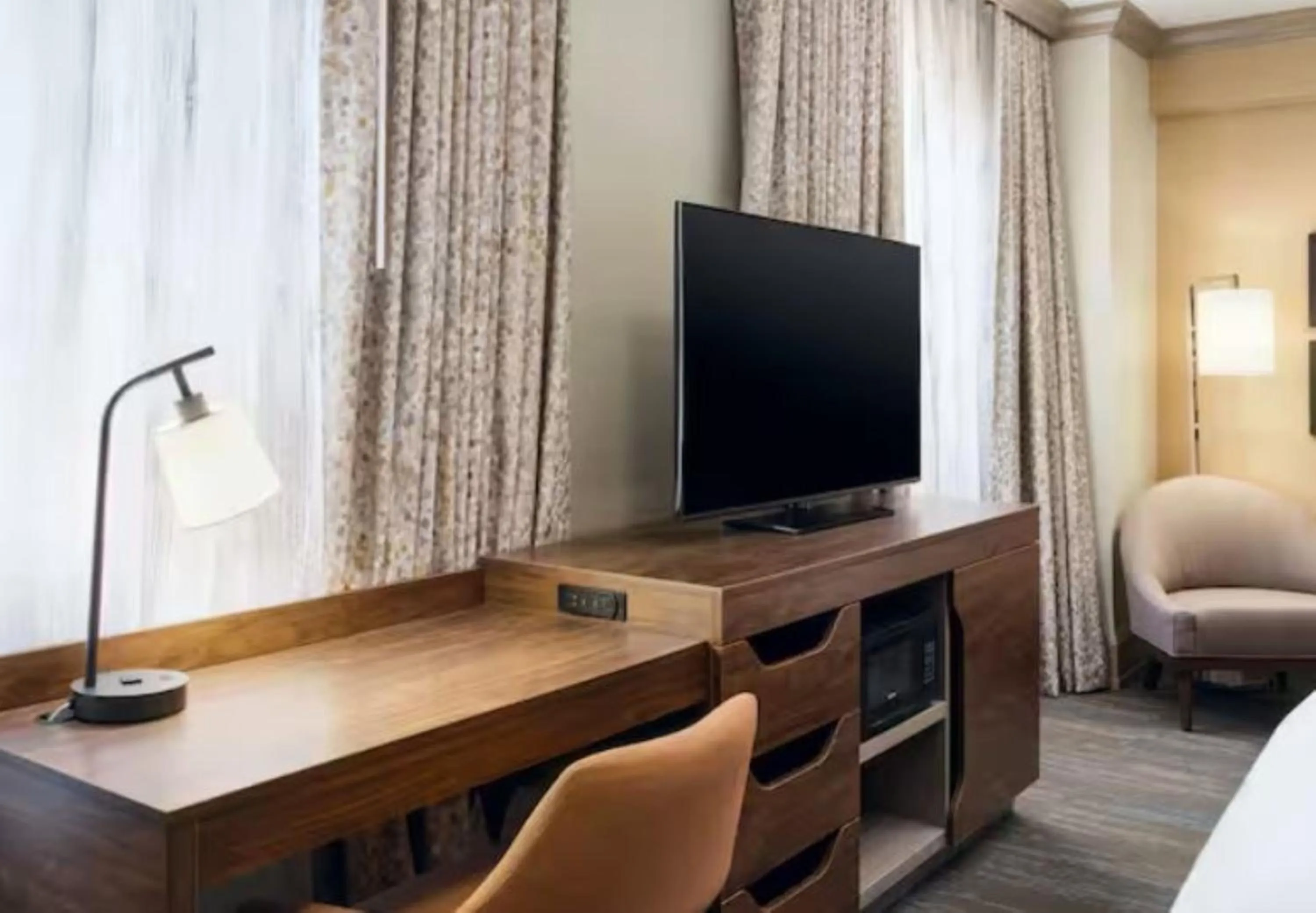 TV and multimedia in Hampton Inn & Suites New Orleans Canal St. French Quarter