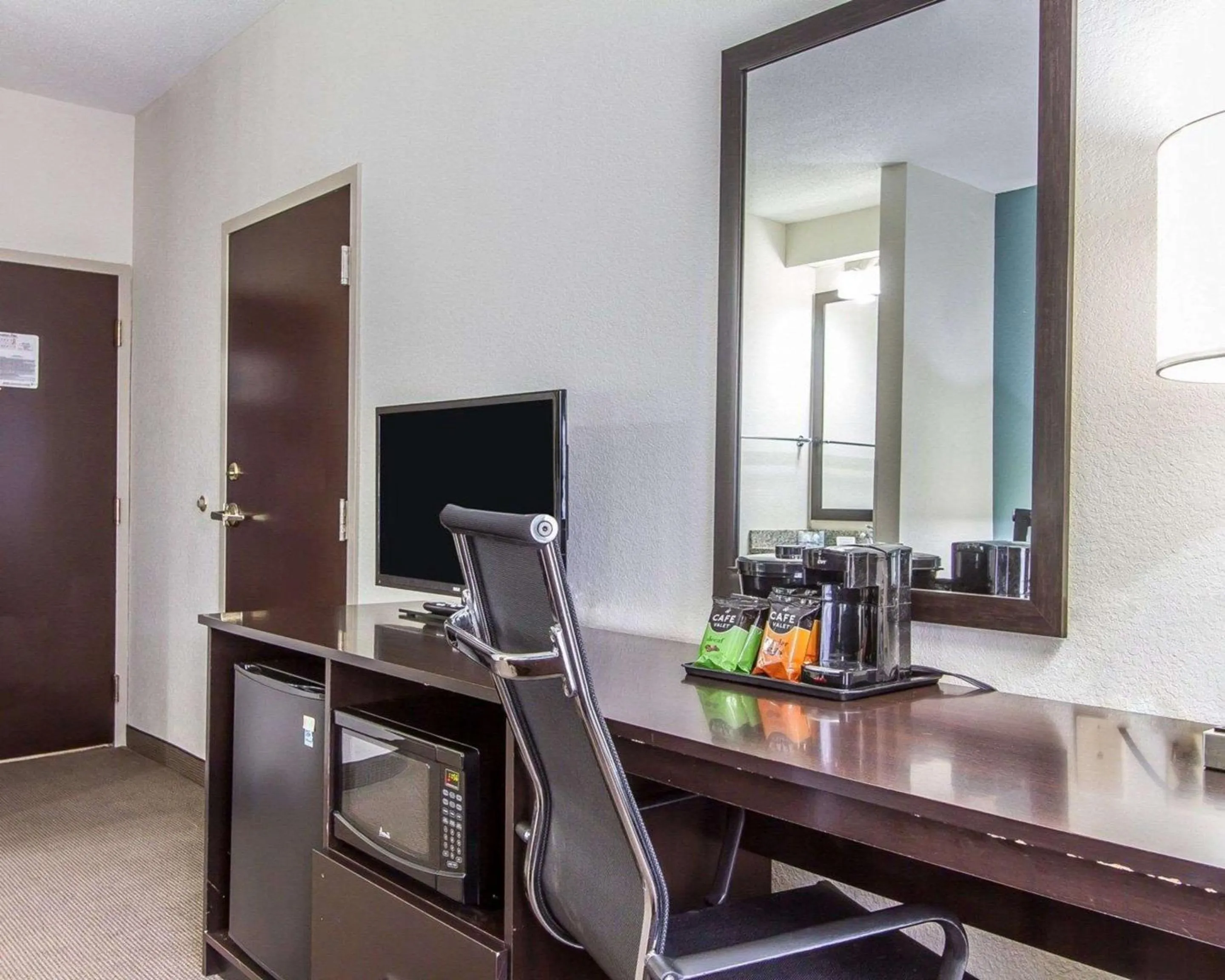 Photo of the whole room in Sleep Inn Scott-Lafayette West