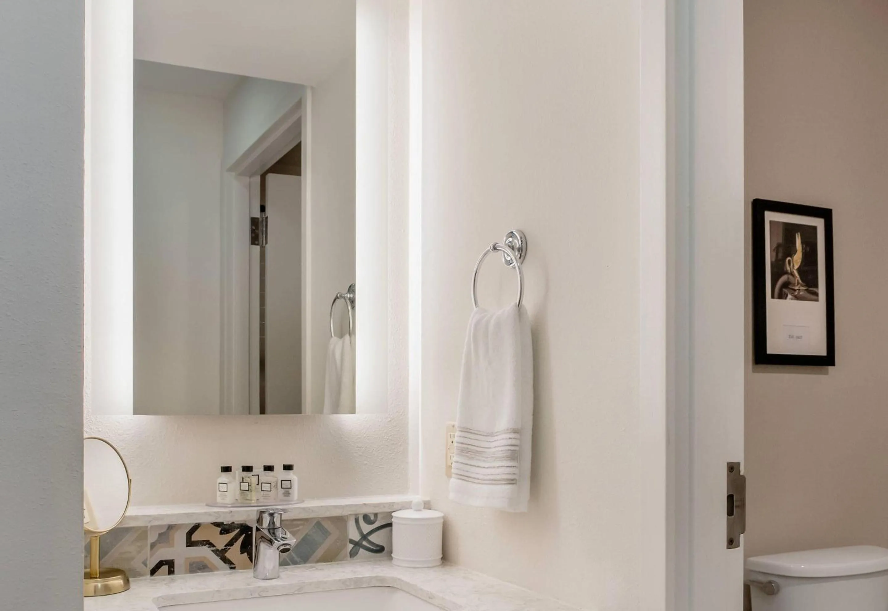 Bedroom in St Charles Coach House, an Ascend Collection Hotel