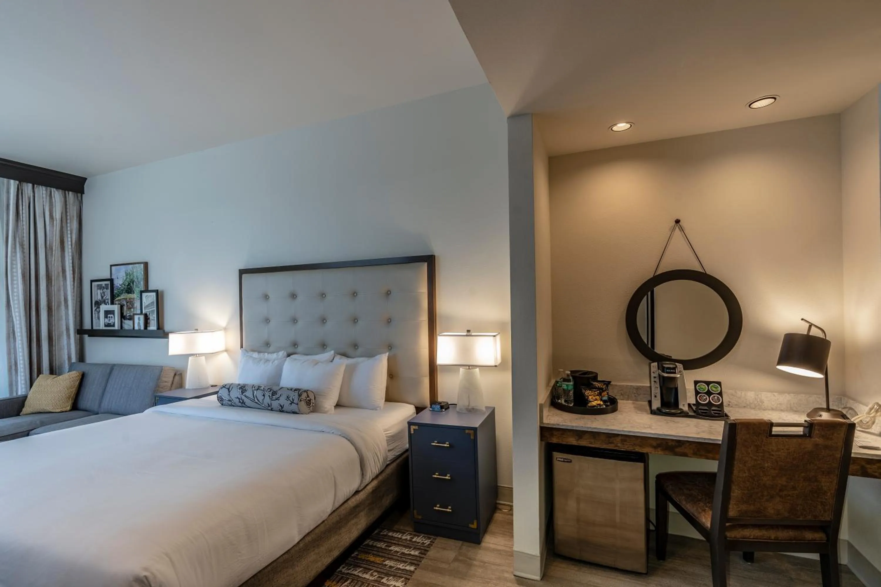 Bedroom, Bed in St Charles Coach House, an Ascend Collection Hotel