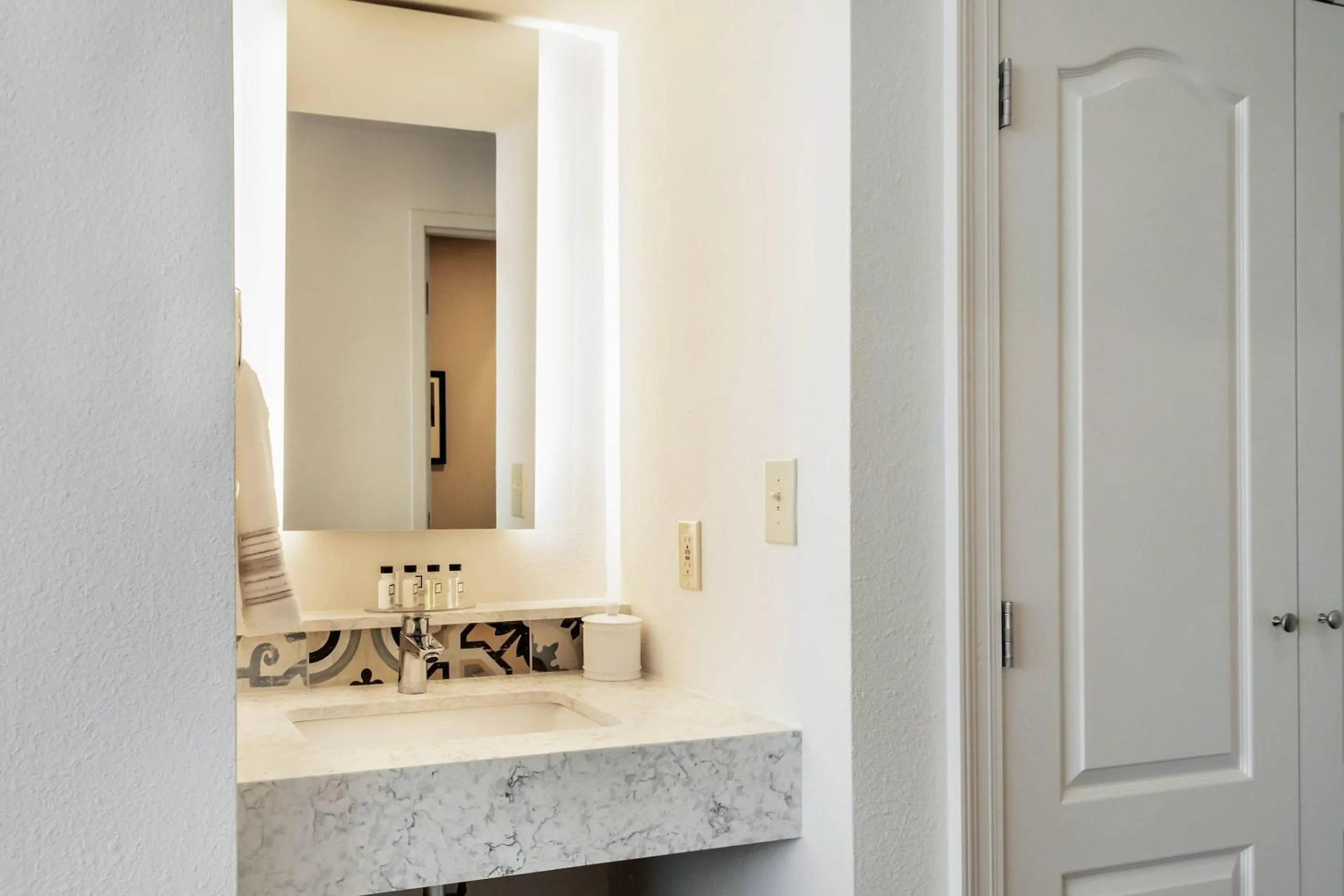 Bedroom in St Charles Coach House, an Ascend Collection Hotel