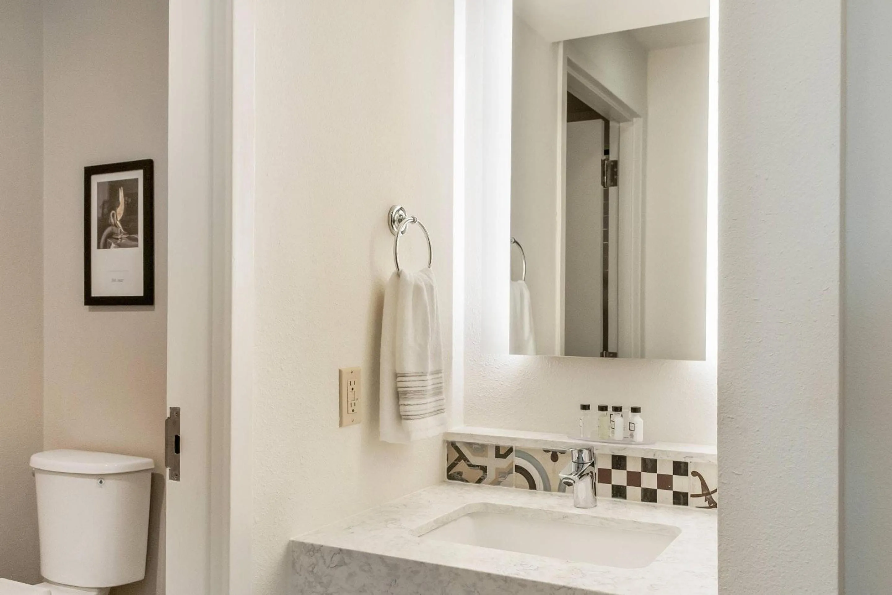 Bedroom in St Charles Coach House, an Ascend Collection Hotel