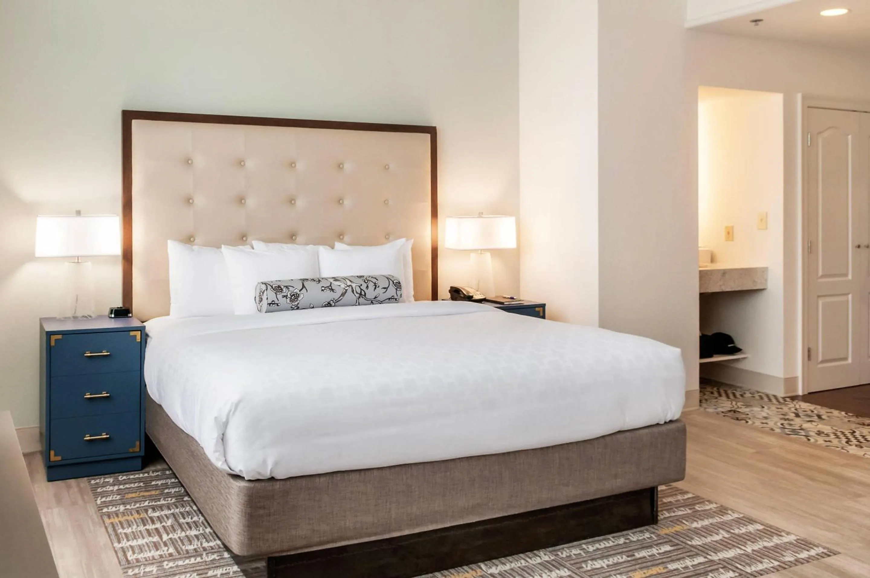 Bedroom, Bed in St Charles Coach House, an Ascend Collection Hotel