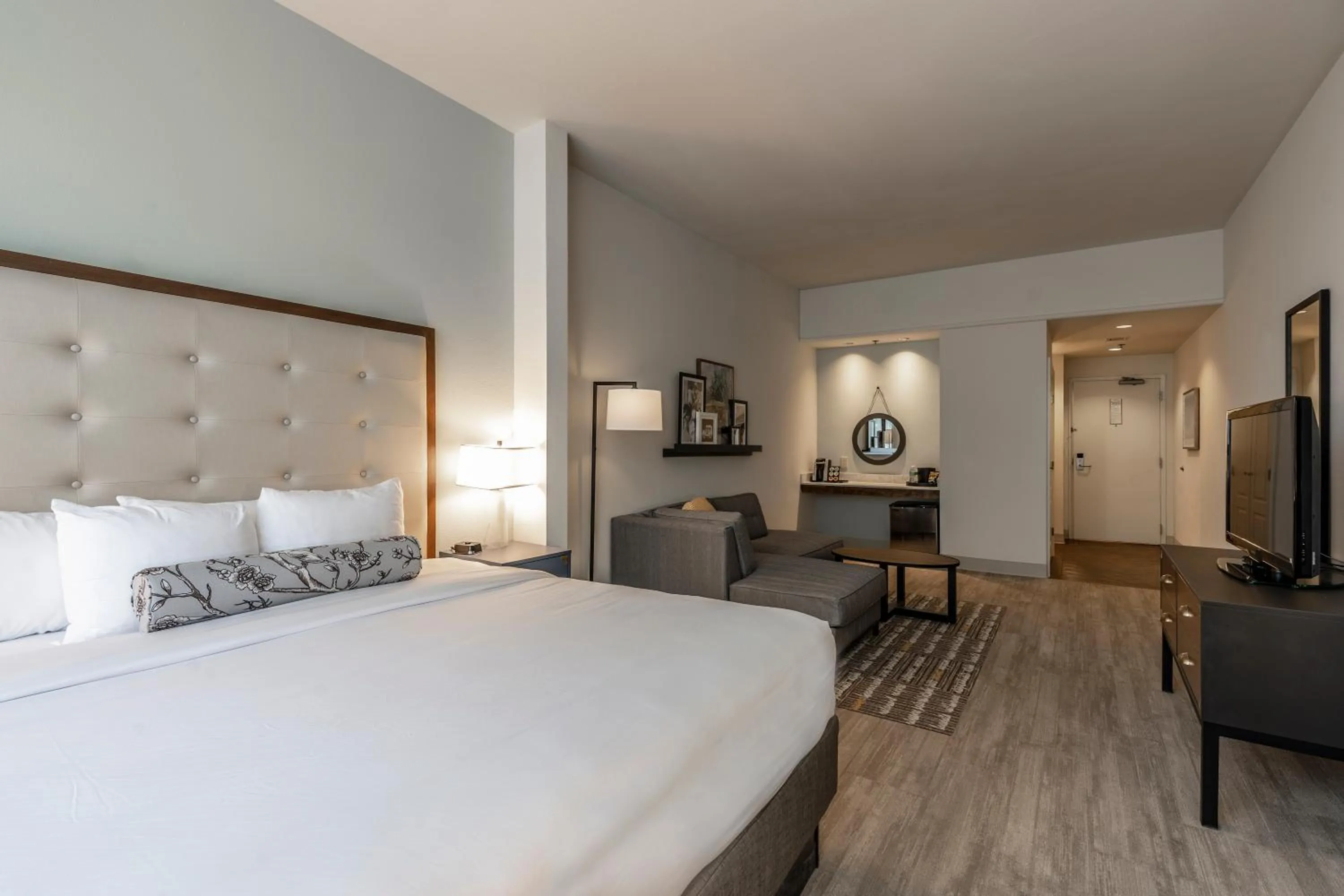 Bed in St Charles Coach House, an Ascend Collection Hotel