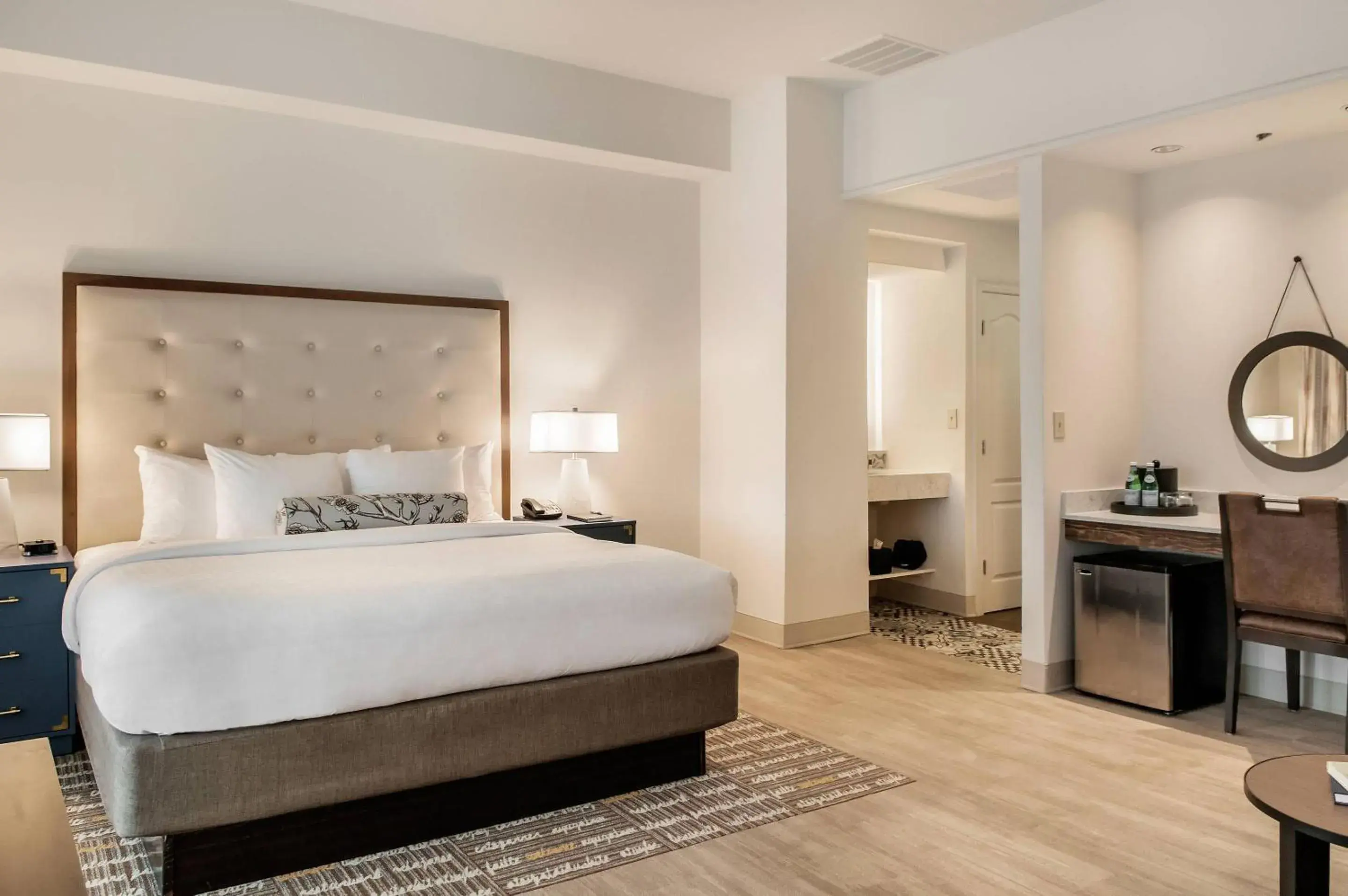 King Room with Balcony - Non-Smoking in St Charles Coach House, an Ascend Collection Hotel King Room with Balcony - Non-Smoking in St Charles Coach House, an Ascend Collection Hotel