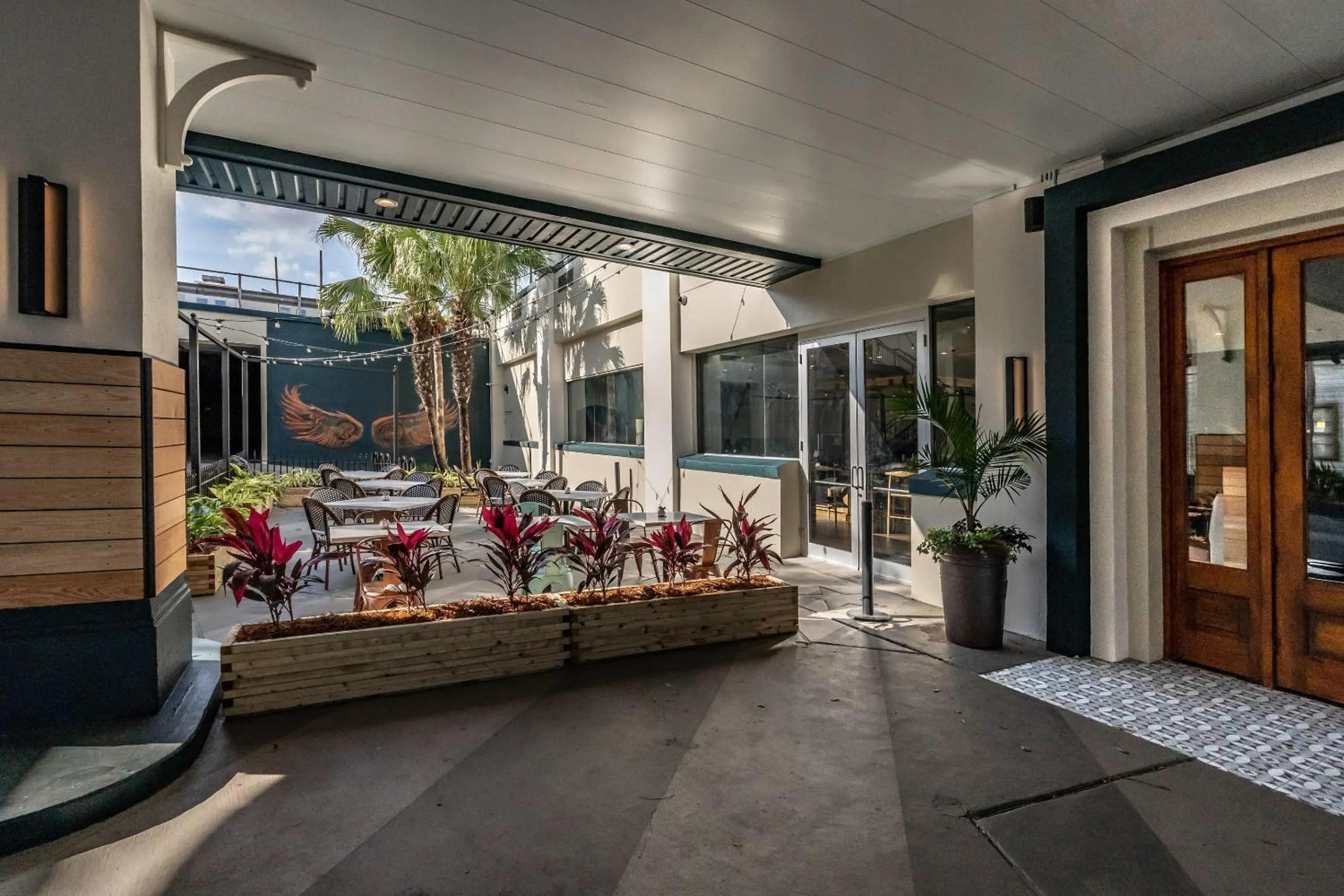 Property building in St Charles Coach House, an Ascend Collection Hotel