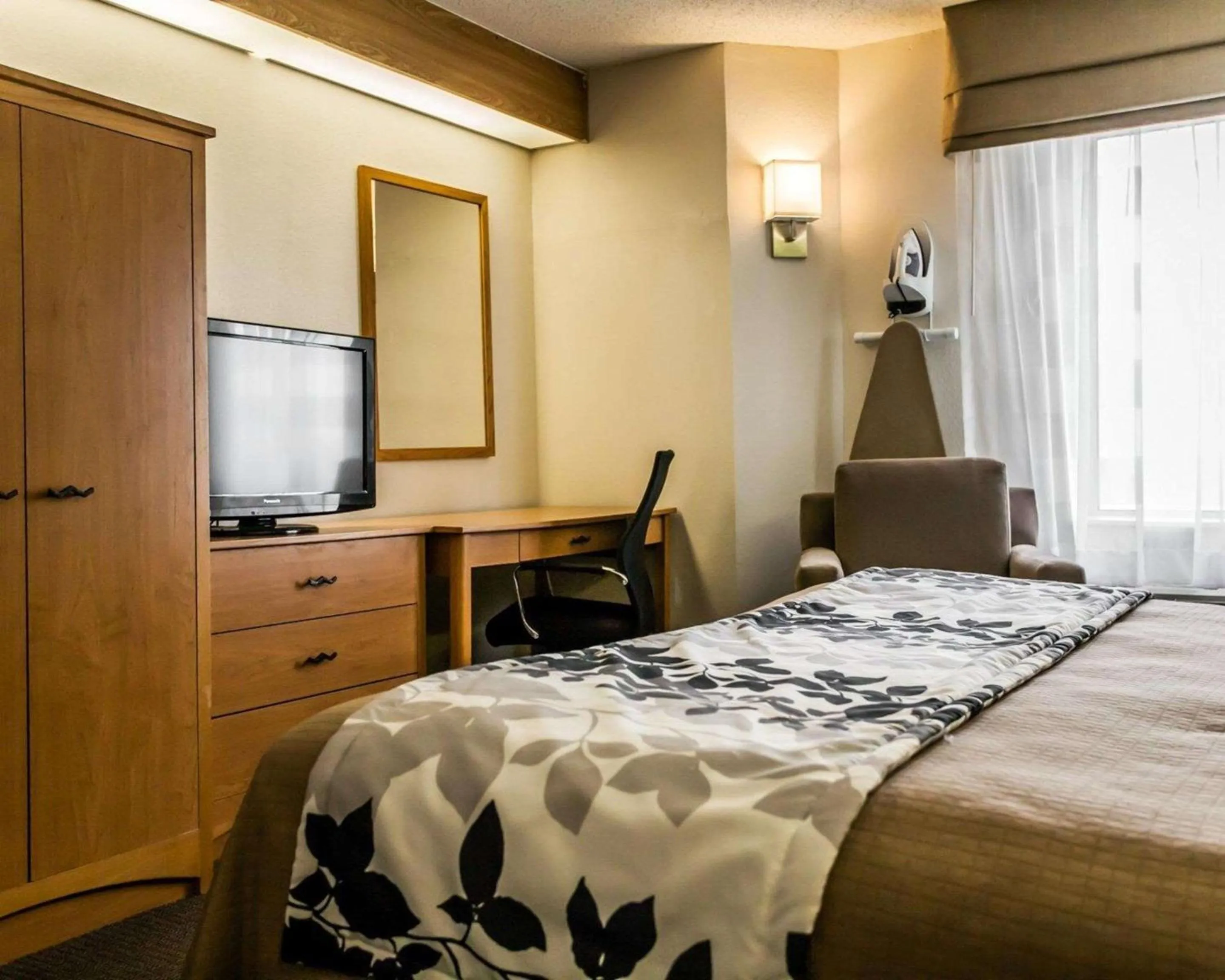 Photo of the whole room, Bed in Sleep Inn Slidell