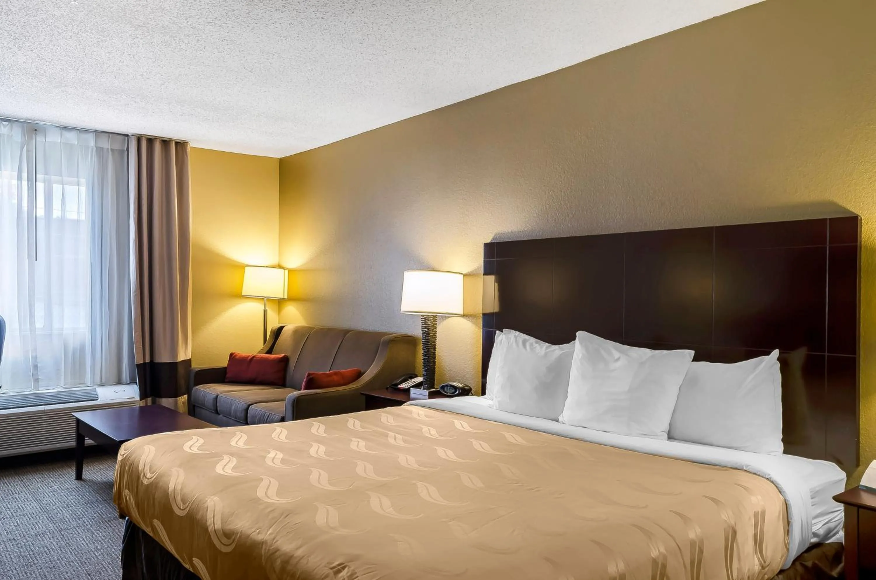 Bed in Quality Inn Ruston