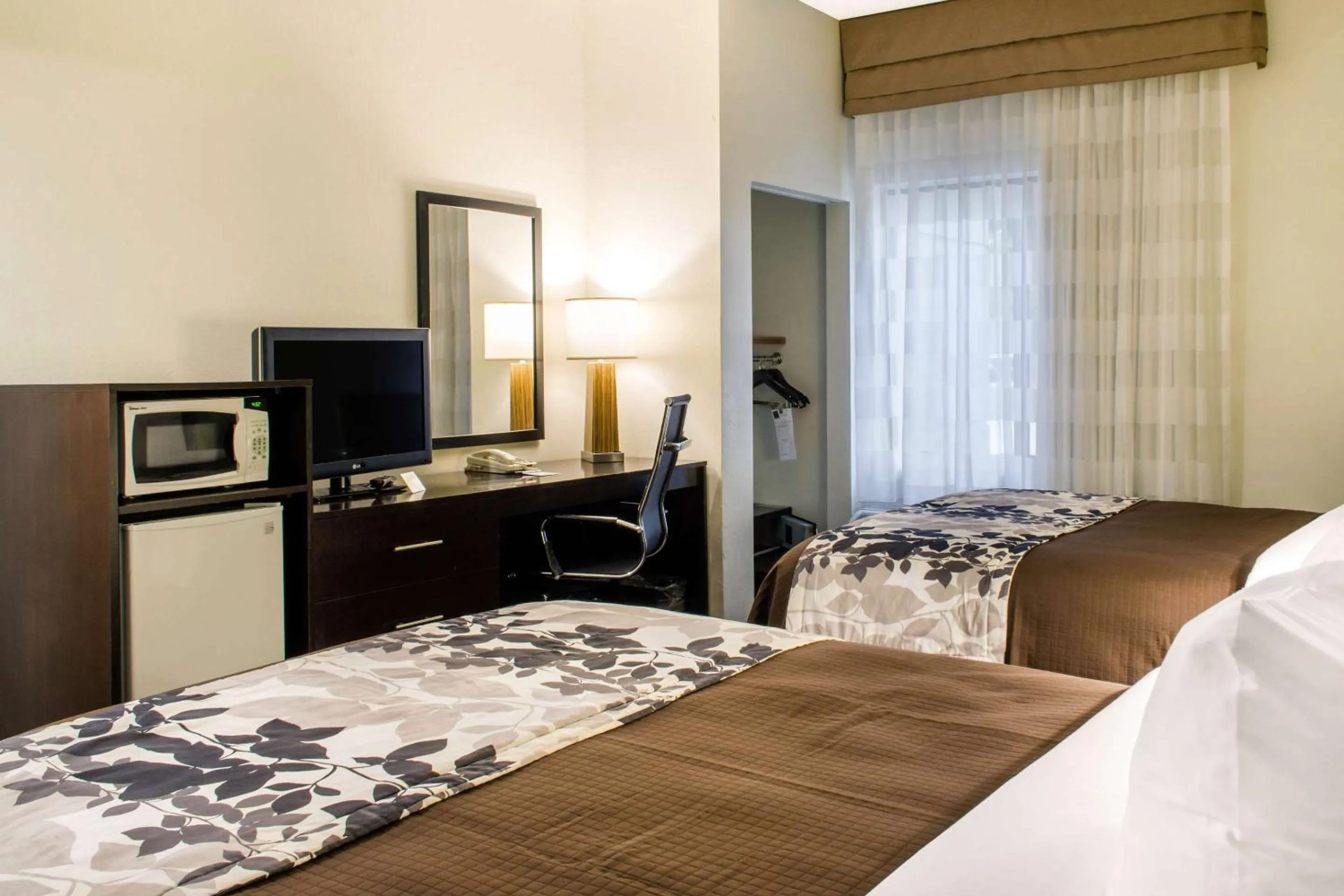 Bedroom, Bed in Sleep Inn & Suites Metairie - New Orleans West