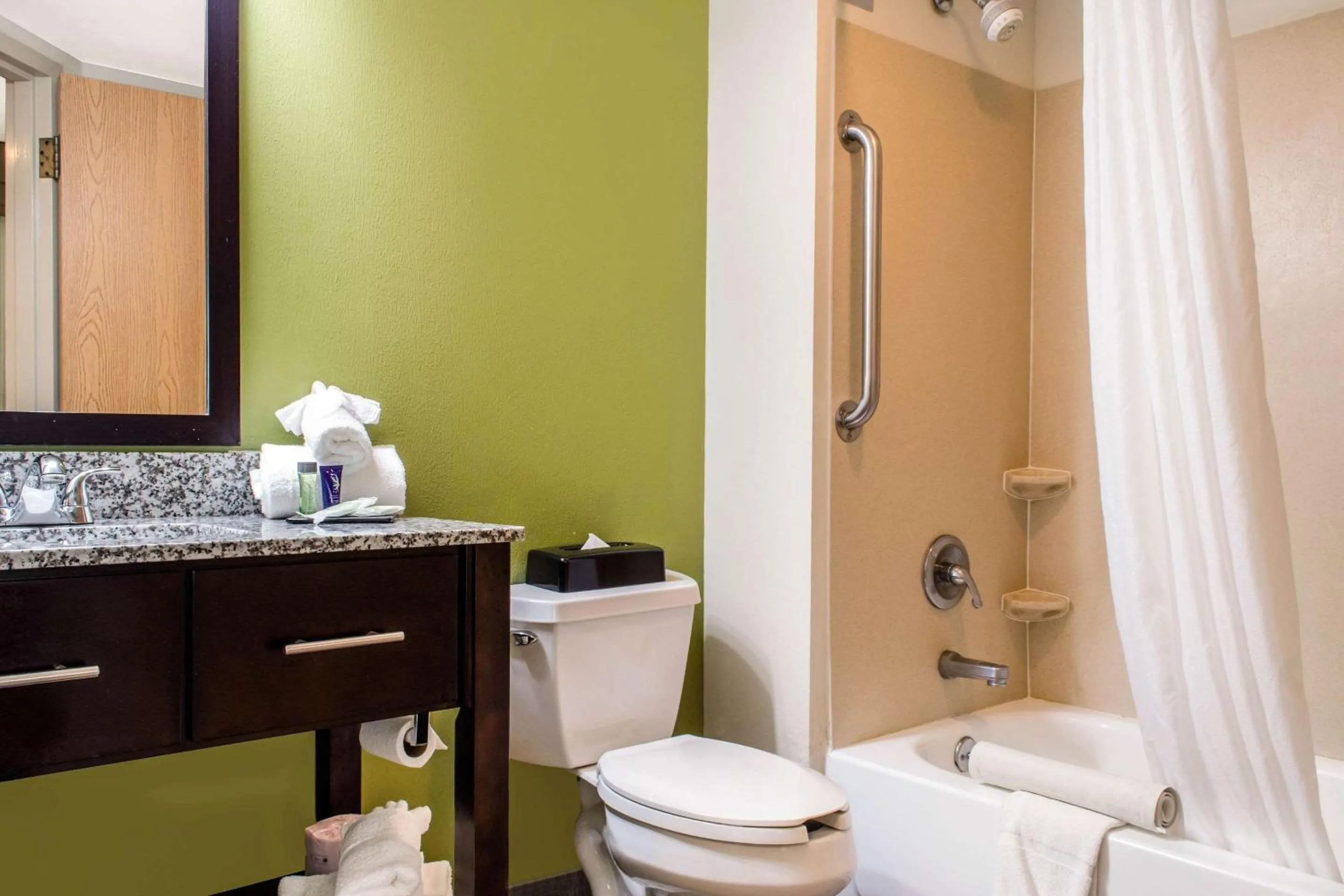 Bathroom in Sleep Inn & Suites Metairie - New Orleans West