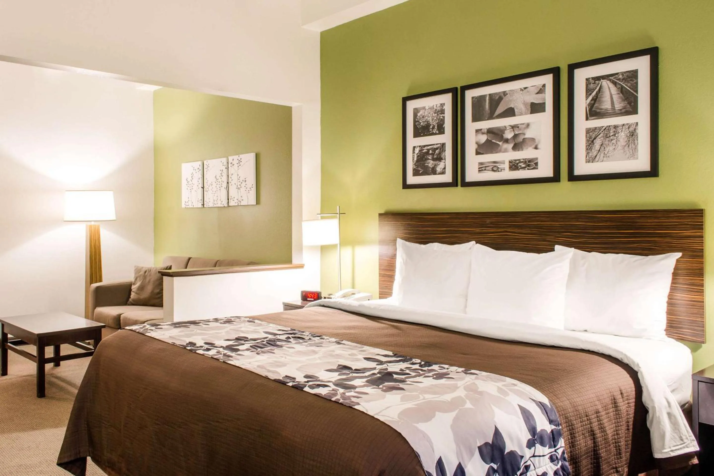 Bedroom, Bed in Sleep Inn & Suites Metairie - New Orleans West