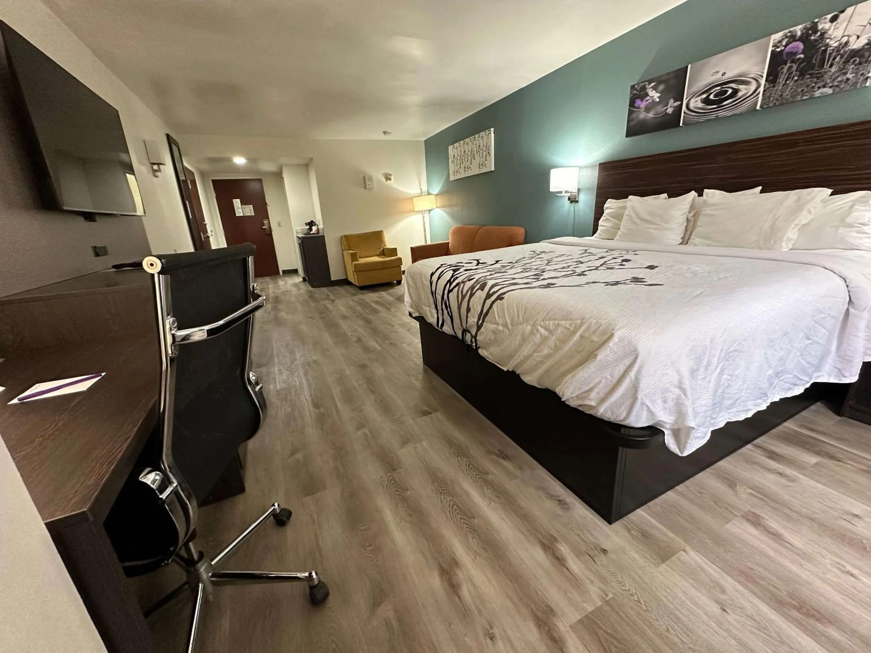 Bedroom, Bed in Sleep Inn & Suites Pineville - Alexandria