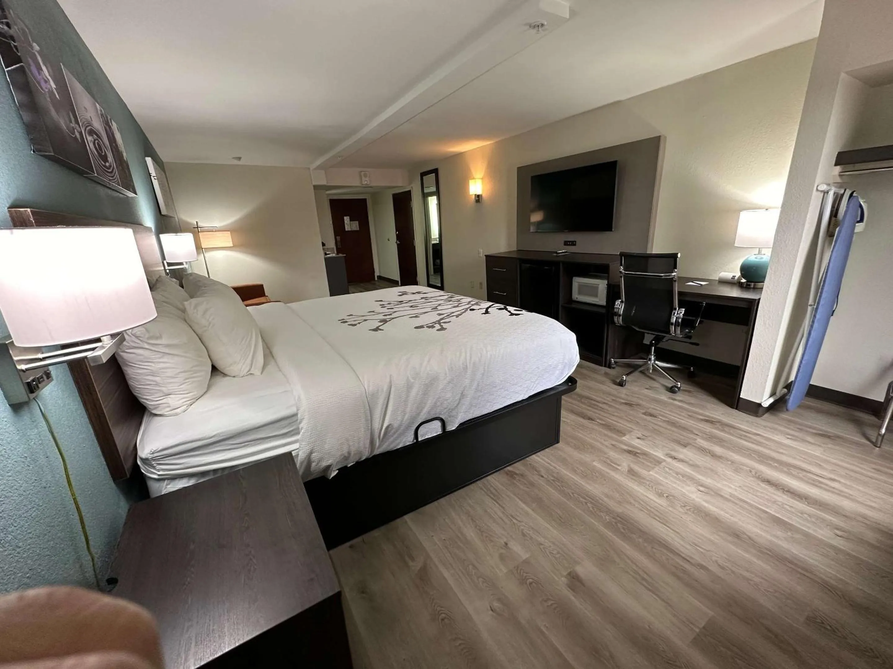 Bedroom, Bed in Sleep Inn & Suites Pineville - Alexandria