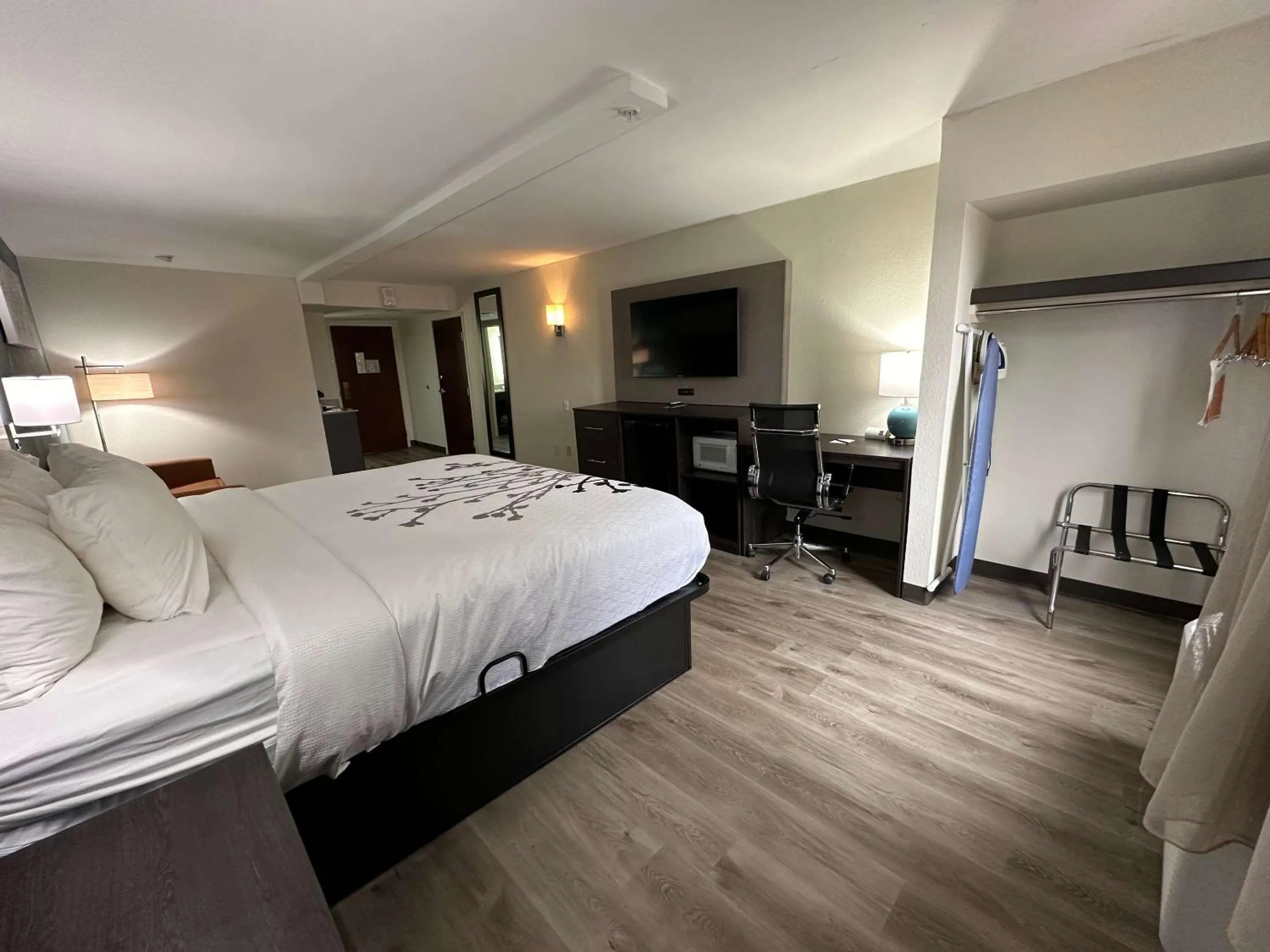 Bedroom, Bed in Sleep Inn & Suites Pineville - Alexandria