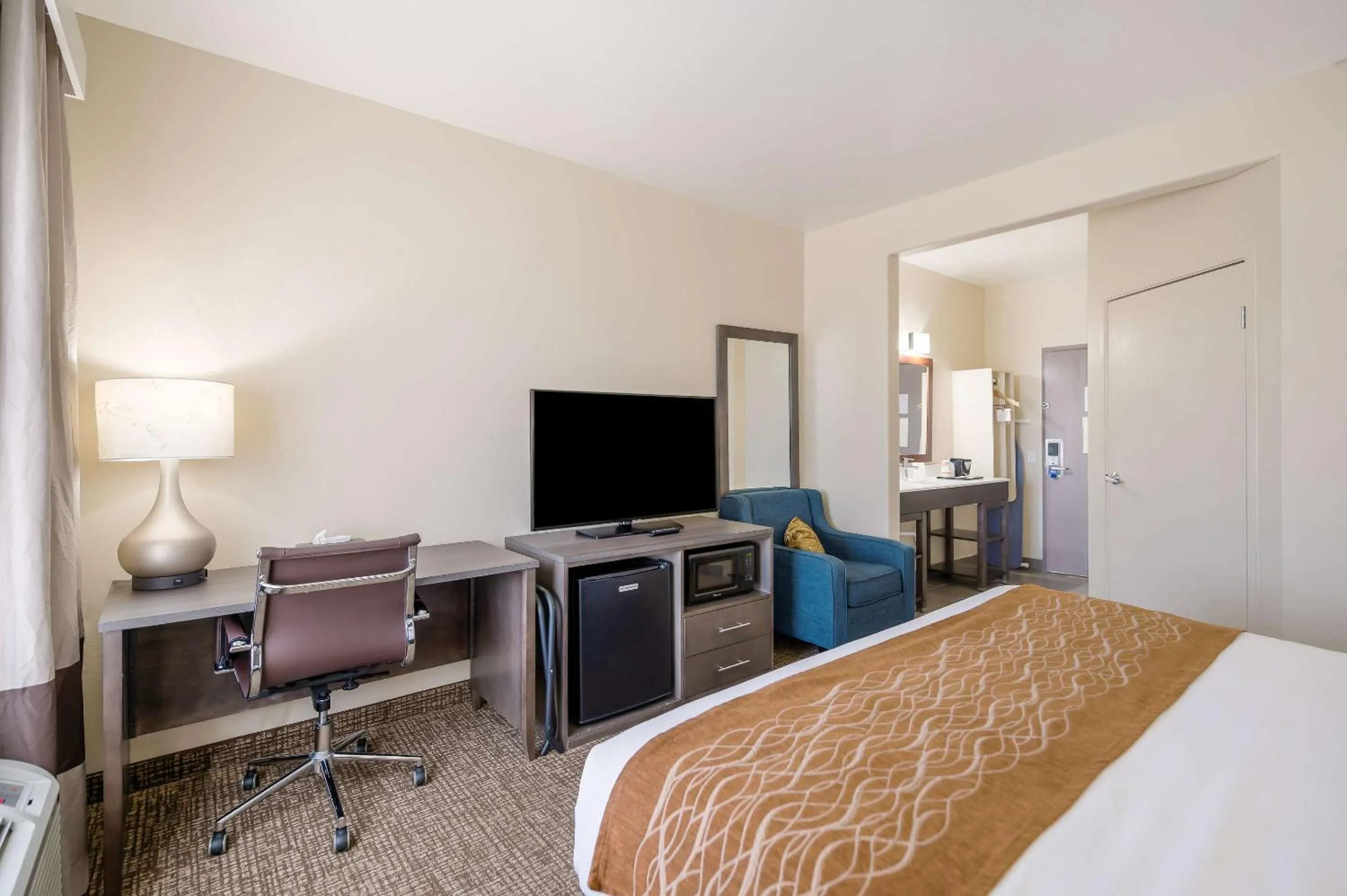 Bedroom, Bed in Comfort Inn Bossier City Casino Area near Shreveport Downtown