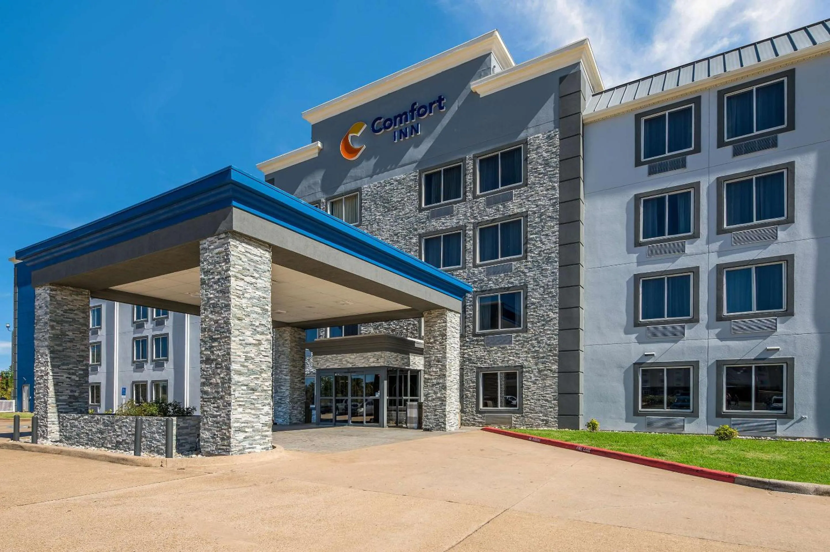 Property building in Comfort Inn Bossier City Casino Area near Shreveport Downtown