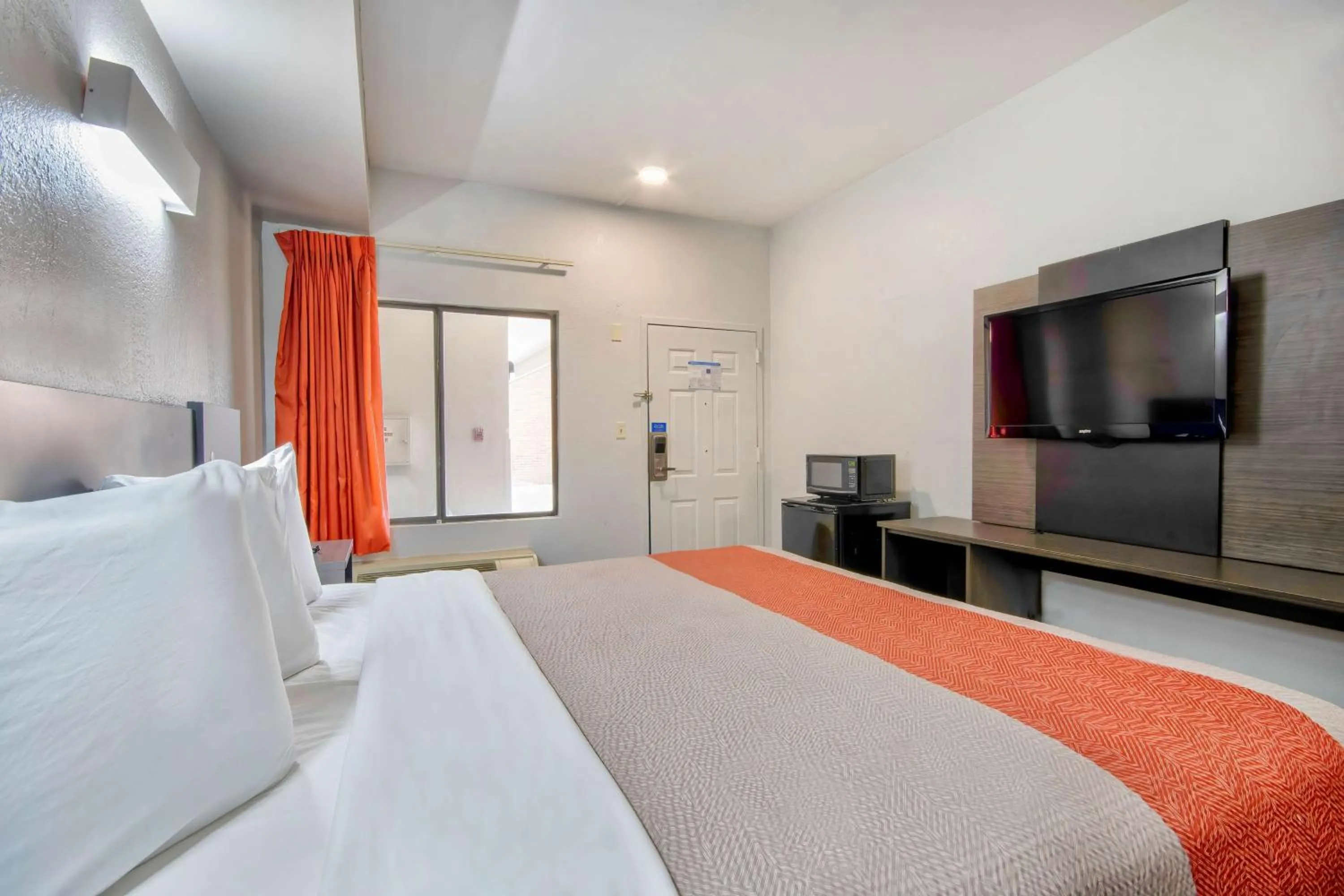 Bedroom, Bed in Motel 6-Lafayette, LA