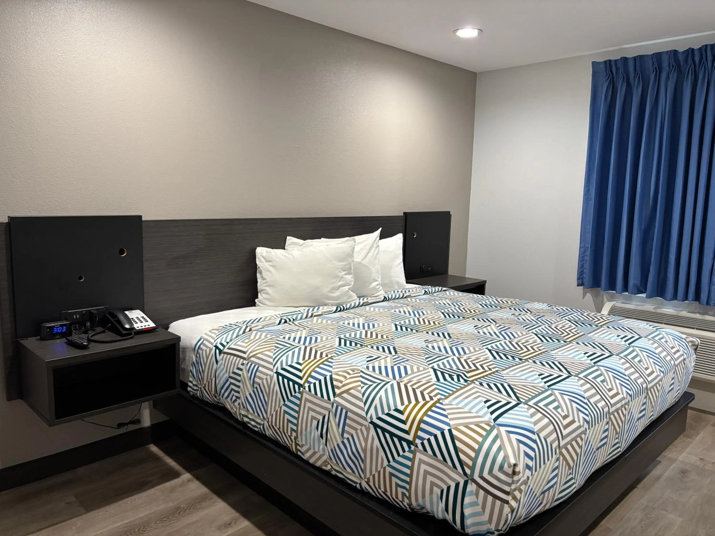 Bedroom, Bed in Motel 6-Sulphur, LA