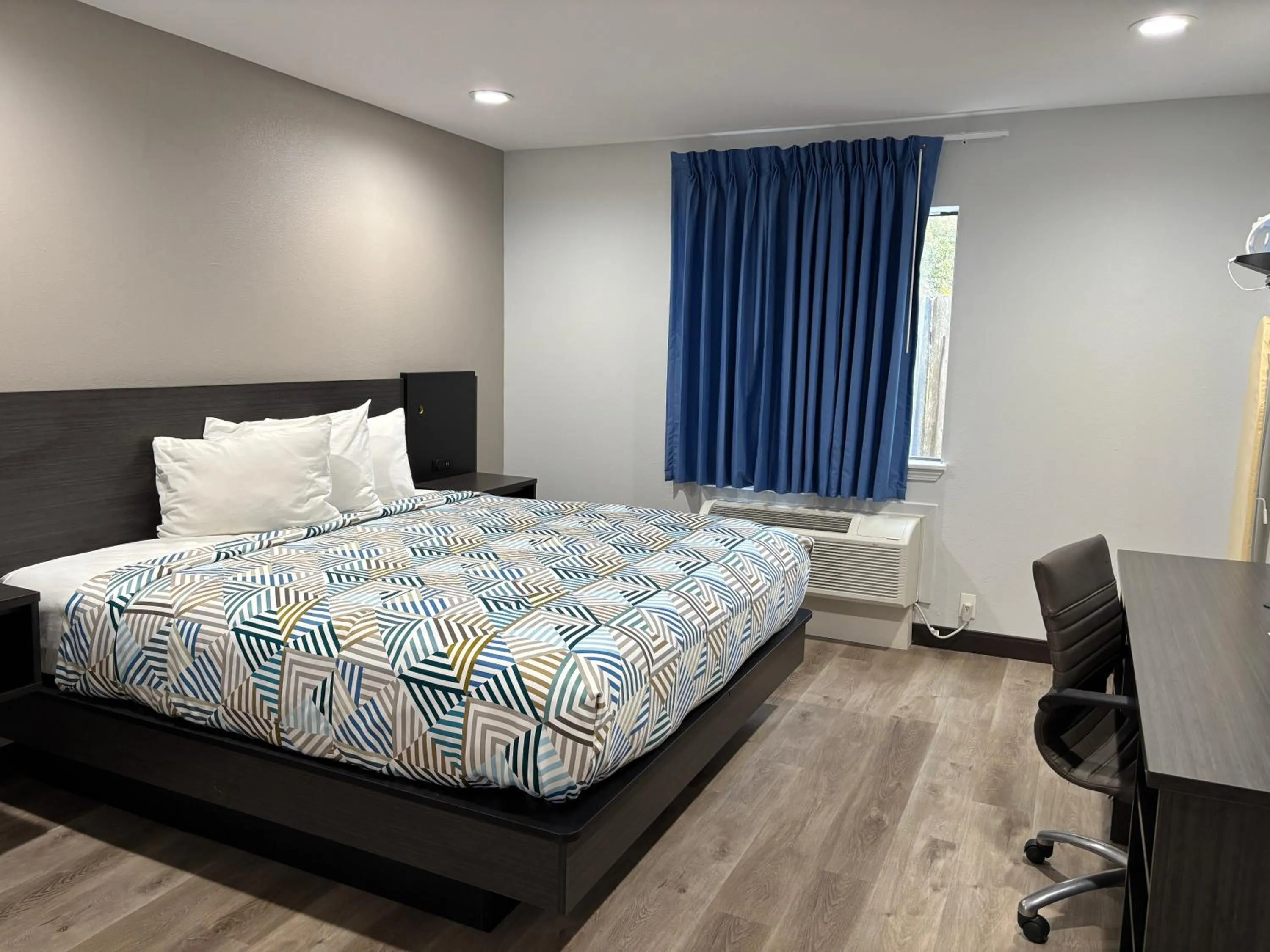 Bedroom, Bed in Motel 6-Sulphur, LA