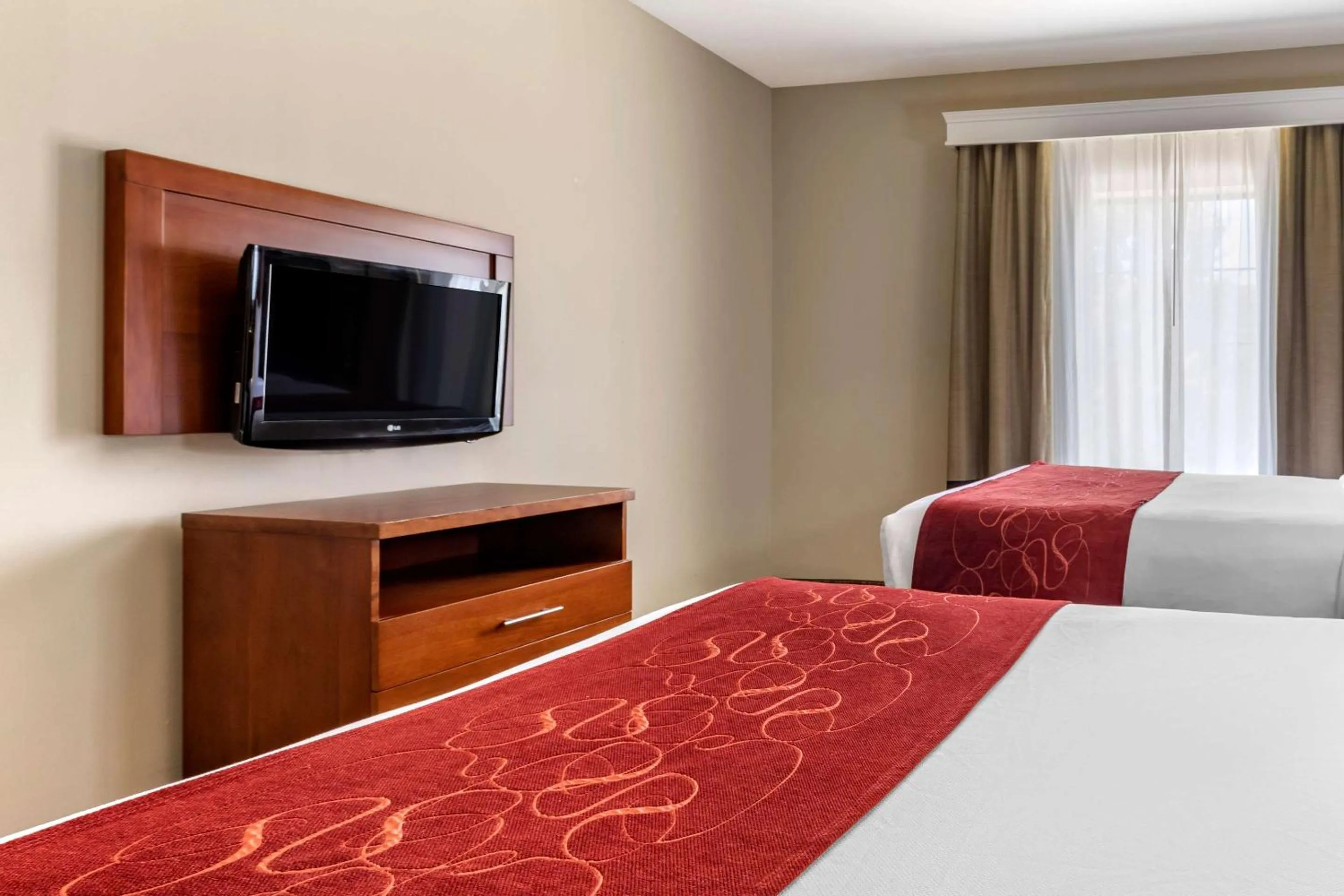 Bedroom, Bed in Comfort Suites Shreveport West I-20