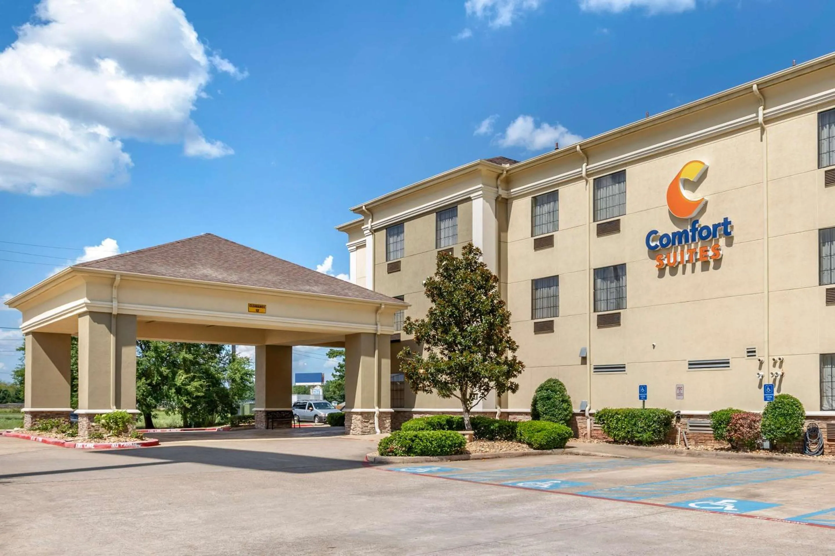 Property building in Comfort Suites Shreveport West I-20