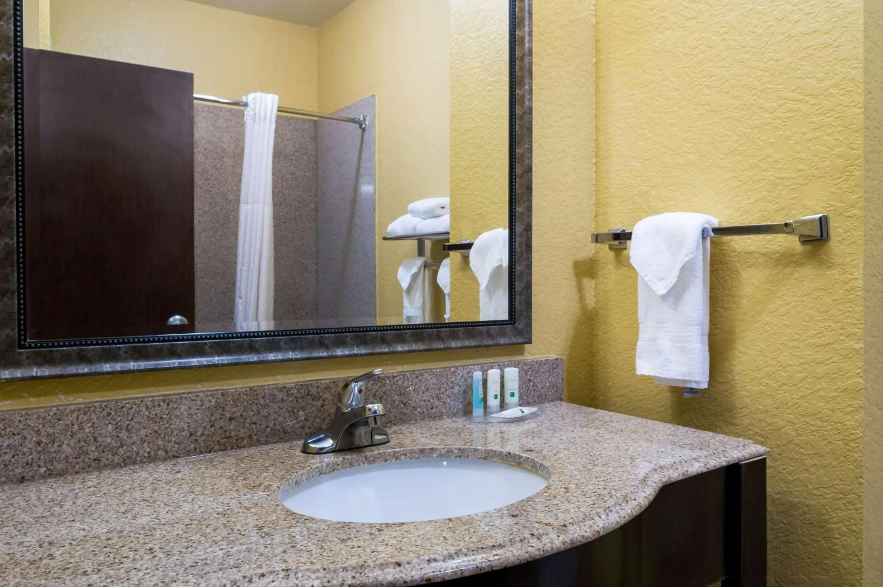 Bedroom in Quality Inn & Suites Slidell