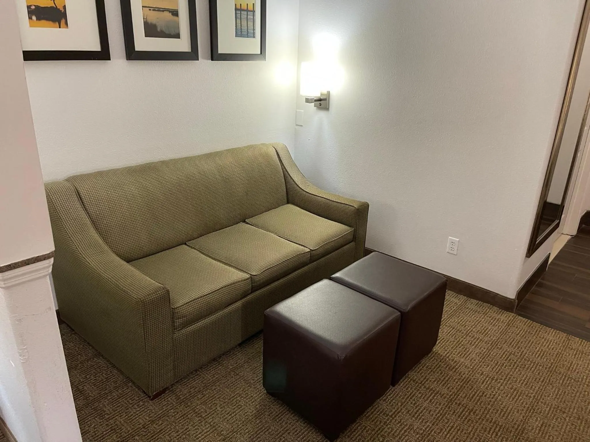 Seating area in Comfort Suites Lake Charles