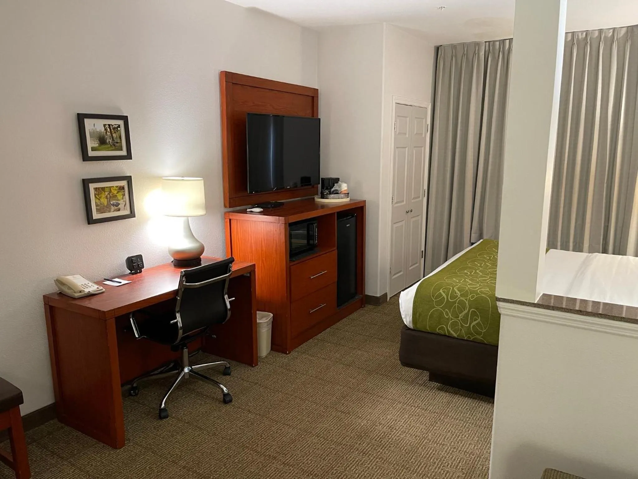TV and multimedia in Comfort Suites Lake Charles