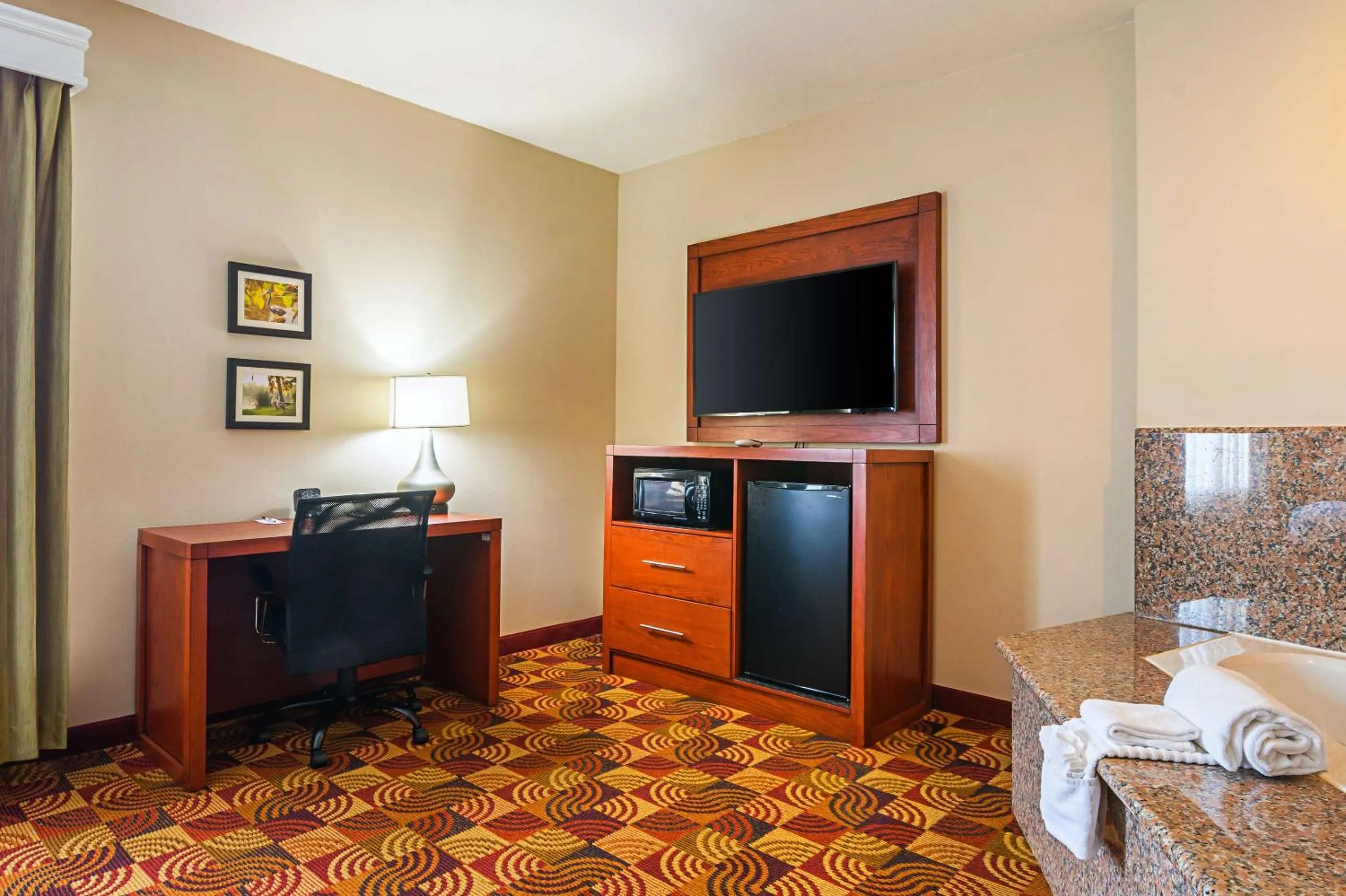 Bedroom in Comfort Suites Lake Charles