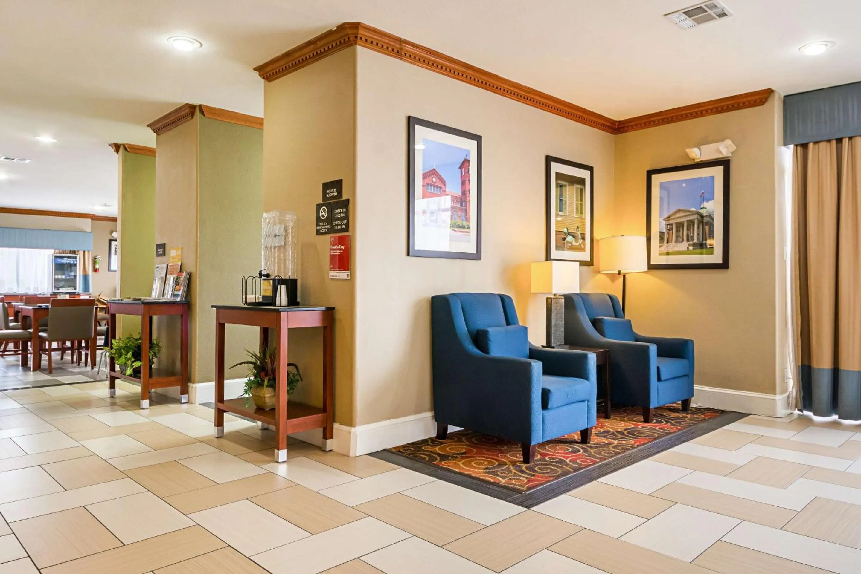 Lobby or reception in Comfort Suites Lake Charles