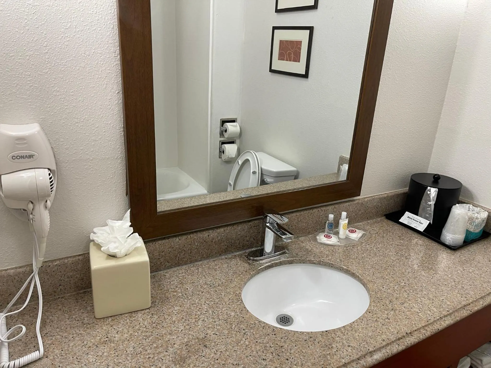 Bathroom in Comfort Suites Lake Charles